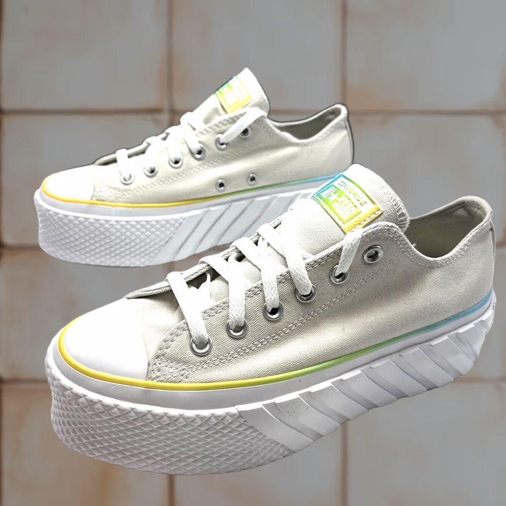 Converse Converse Chuck Taylor 2X Lift Platform Low Top White Sneakers Women Size 8 M Platform Logo Sneakers Women White 8 M Size M / US 6-8 / IT 42-44 - 1 Thumbnail