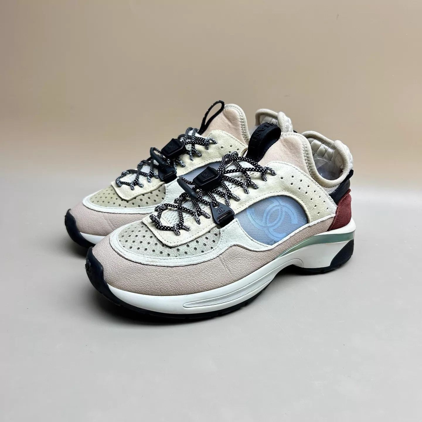 Chanel CHANEL Cream CC Lace-Up Sneaker Women's 35.5 95 New Size US 5 / IT 35 - 1 Thumbnail