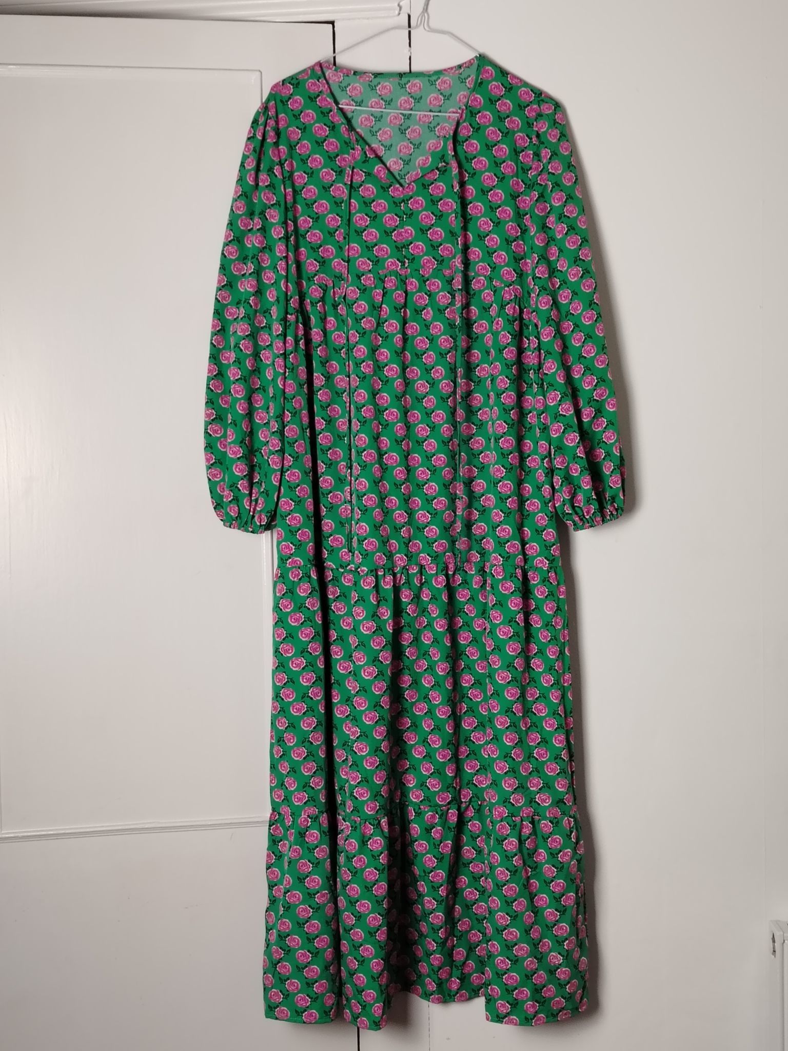 Other Womens Dress L Green Pink Rose Floral VNeck Long Sleeve Size L / US 10 / IT 46 - 1 Thumbnail