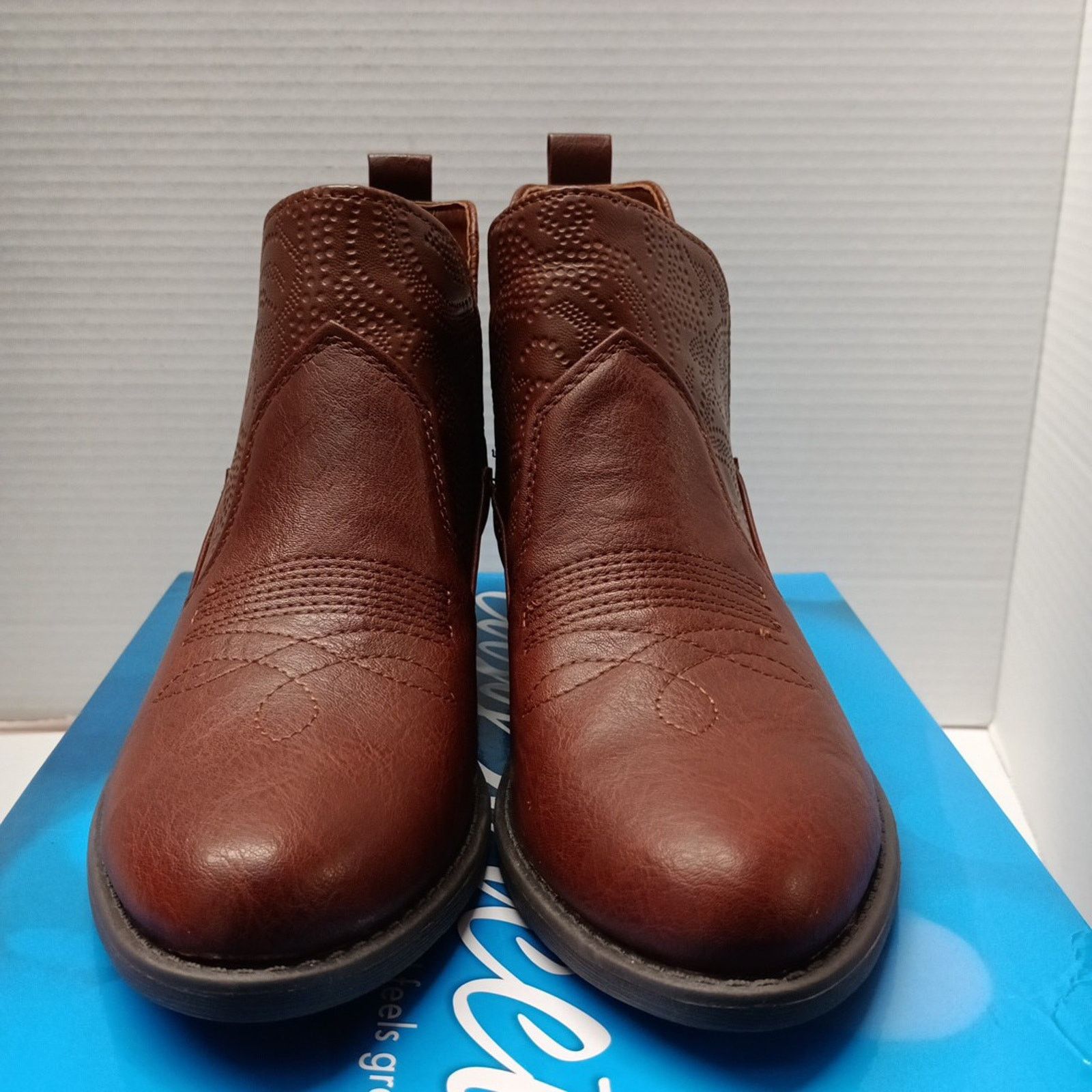 Other EASY STREET womens ankle boots Size 7.5 M Taupe faux leather Size US 7.5 / IT 37.5 - 2 Thumbnail