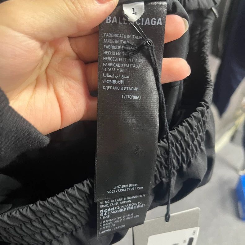 Balenciaga Balenciaga 24 latest black solid color logo printed zipper Size US S / EU 44-46 / 1 - 4 Thumbnail