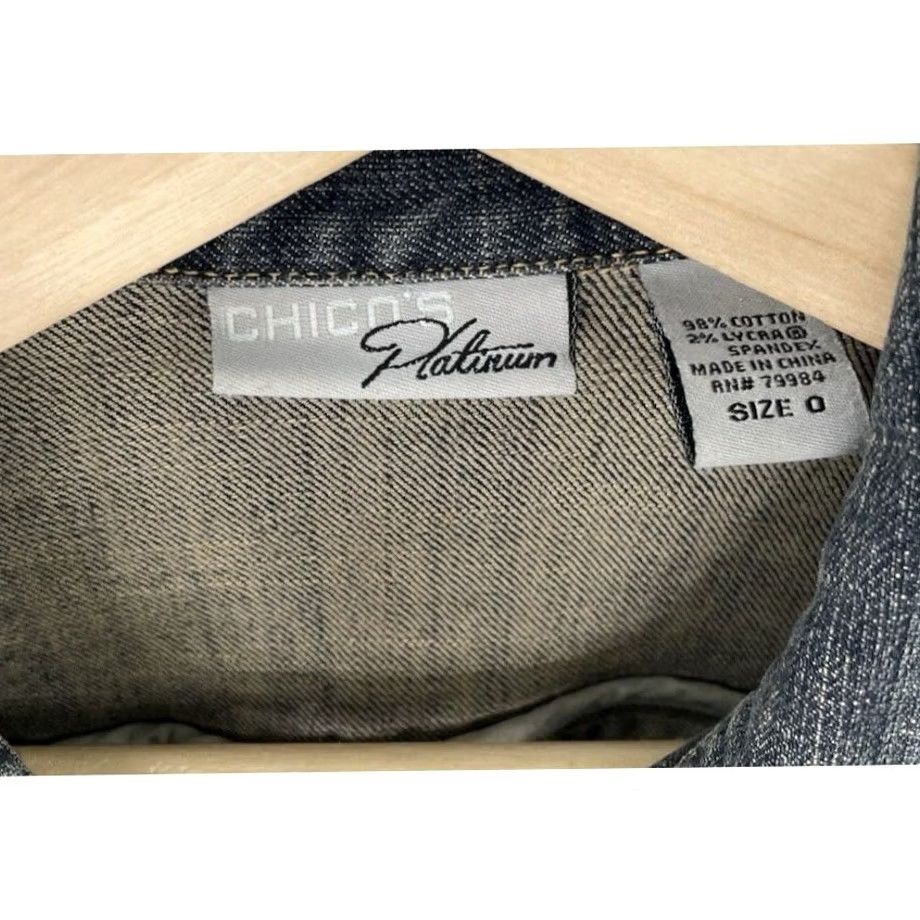 Vintage Chico's Platinum Blue Denim Jacket Size 0 Women Long Sleeve Collared Button Front Jean Size XS / US 0-2 / IT 36-38 - 5 Thumbnail