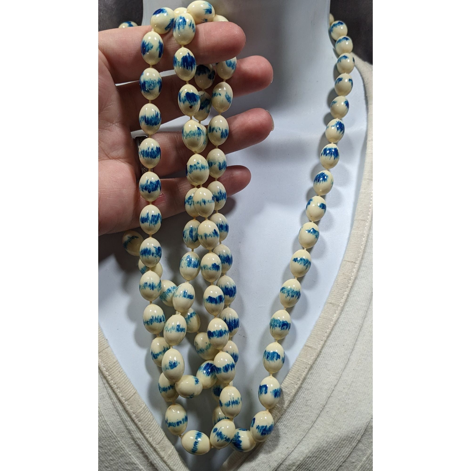 Other Vintage Hand Painted Acrylic Blue And White Beaded Necklace Size ONE SIZE - 3 Thumbnail