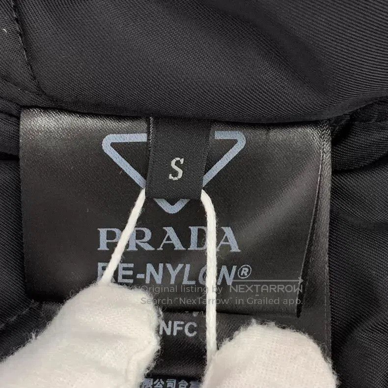 Prada Prada 22 black triangle waist bag stand-up collar zipper l Size US S / EU 44-46 / 1 - 7 Thumbnail