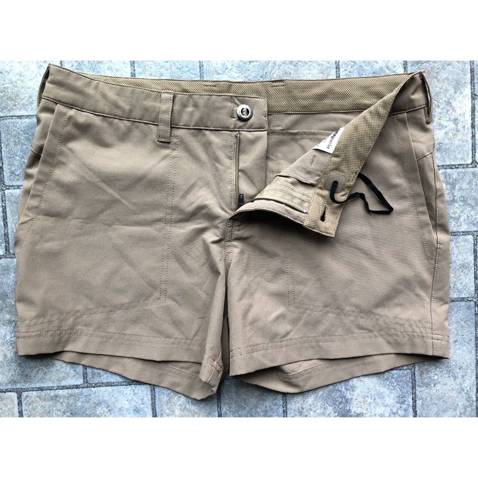 Patagonia Patagonia Shorts Womens Size 6 Beige Tan Polyester Elastane RN51884 Polo? Size 28" / US 6 / IT 42 - 7 Thumbnail