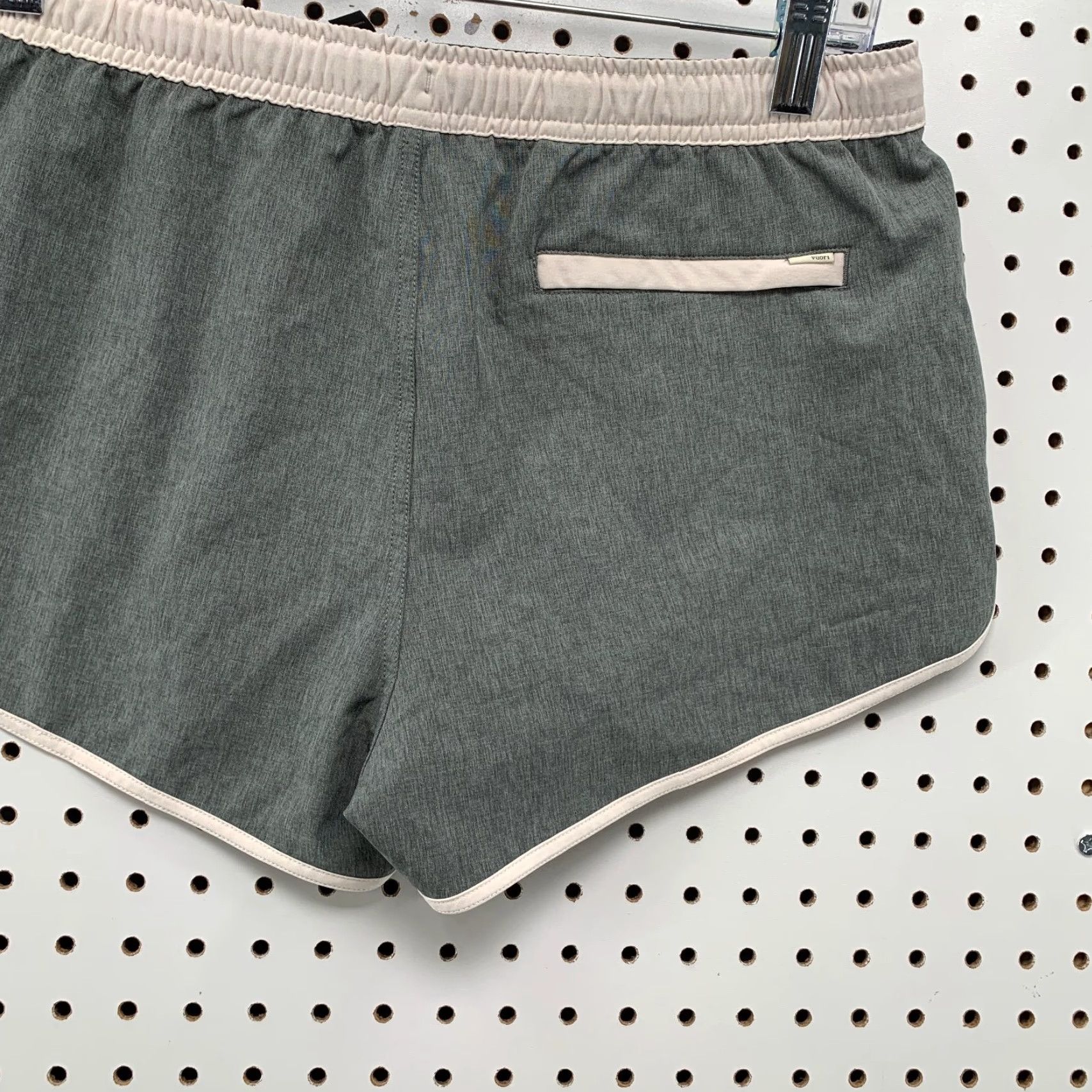 Vuori Vuori Athletic Shorts Womens Medium Gray Activewear with Drawstring & Pockets Size 32" / US 10 / IT 46 - 7 Thumbnail