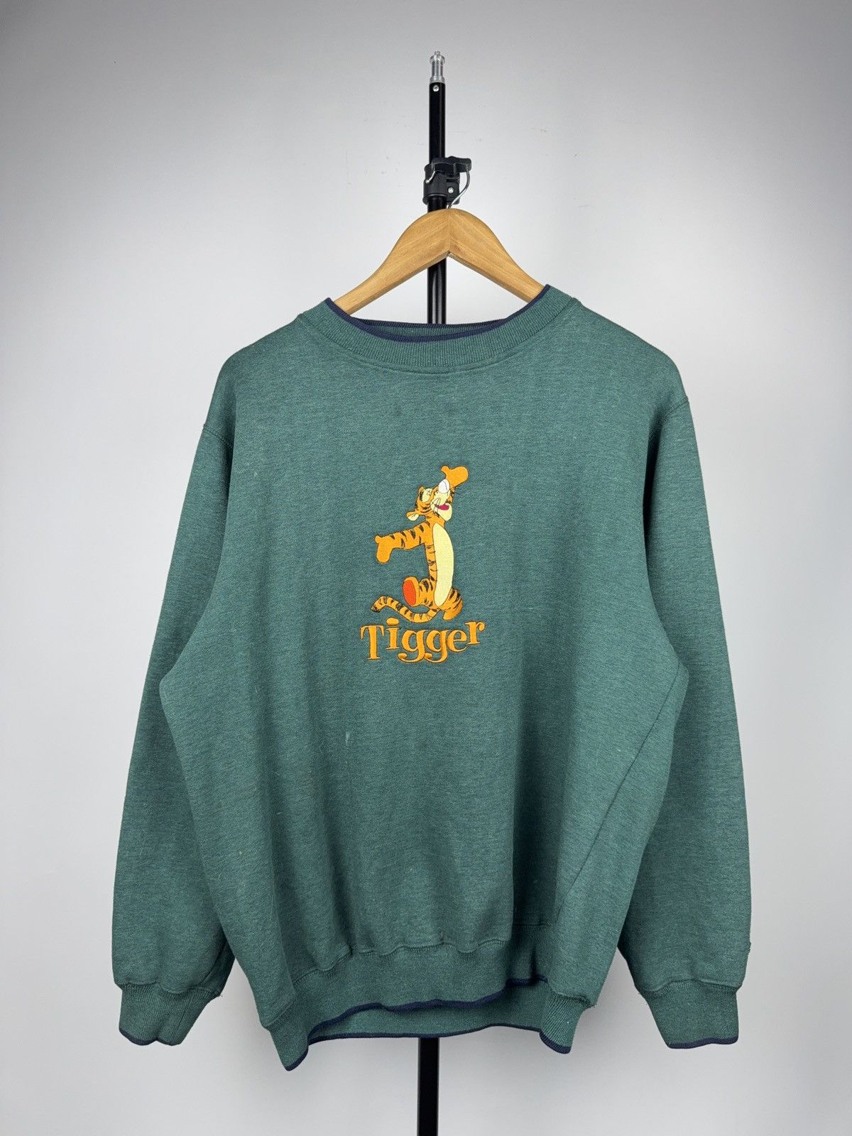 Disney 90s Vintage Disney Tigger Pooh Embroidered Sweatshirt L Size US L / EU 52-54 / 3 - 1 Thumbnail