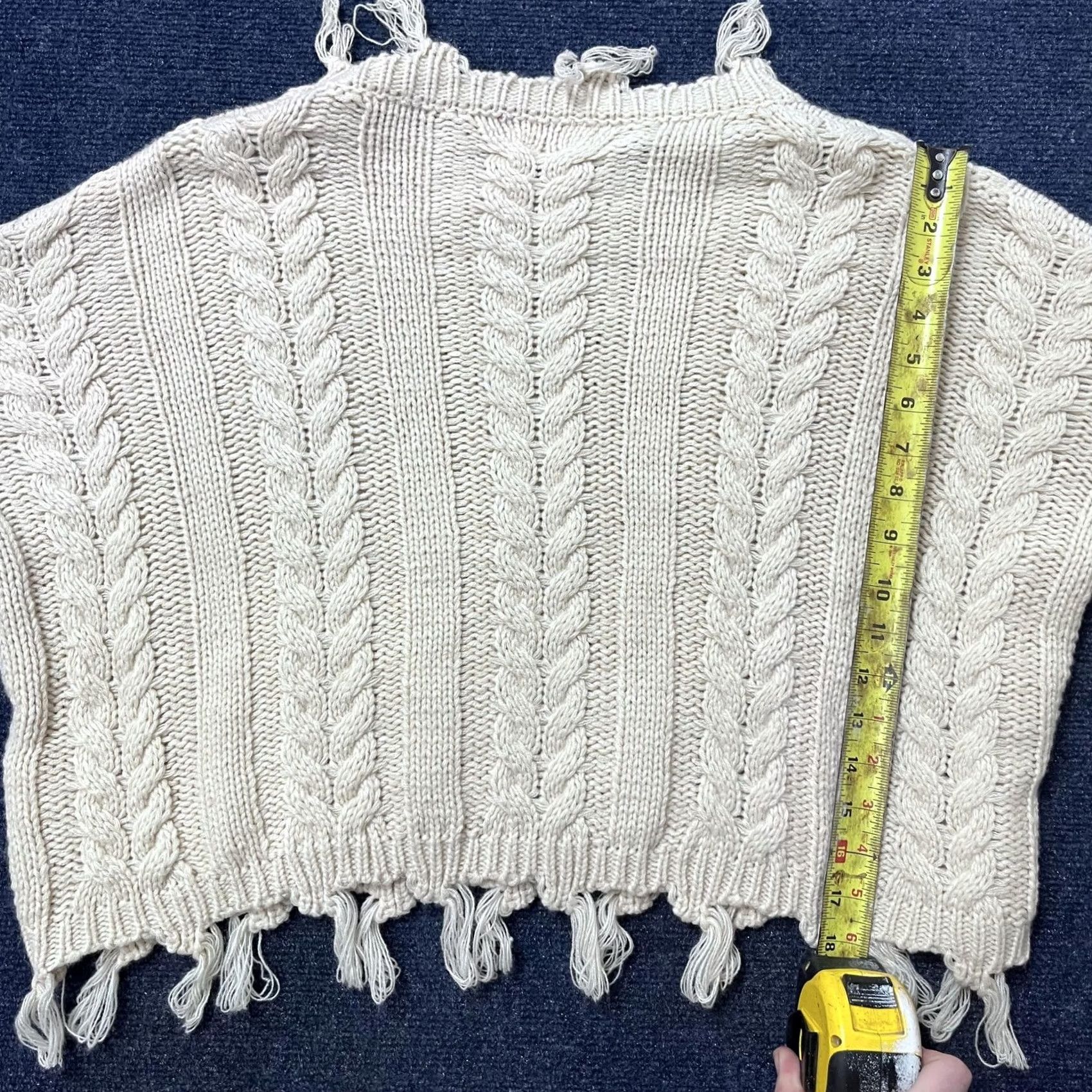 Vintage VINTAGE Altar'd State Sweater Womens XS Cream Cable Knit Distressed Fringe Size XS / US 0-2 / IT 36-38 - 4 Thumbnail