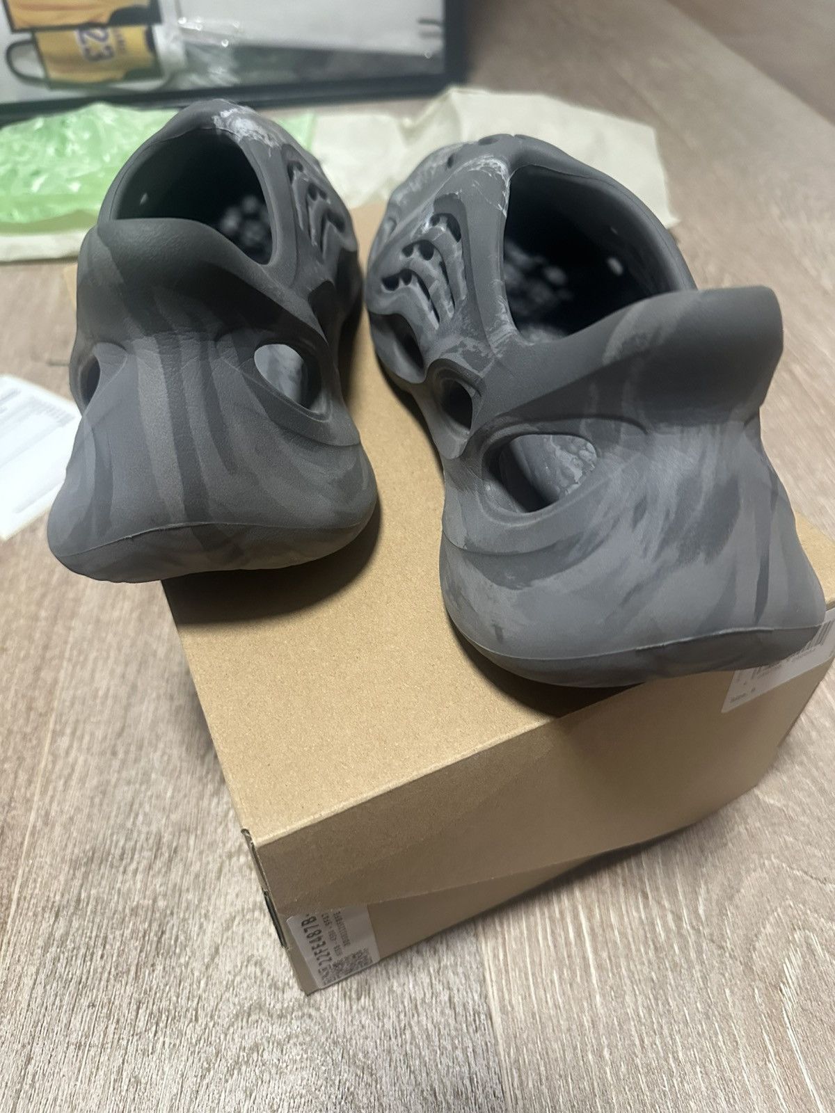 Yeezy Yeezy Foam RNR MX Granite Size US 9 / EU 42 - 4 Thumbnail