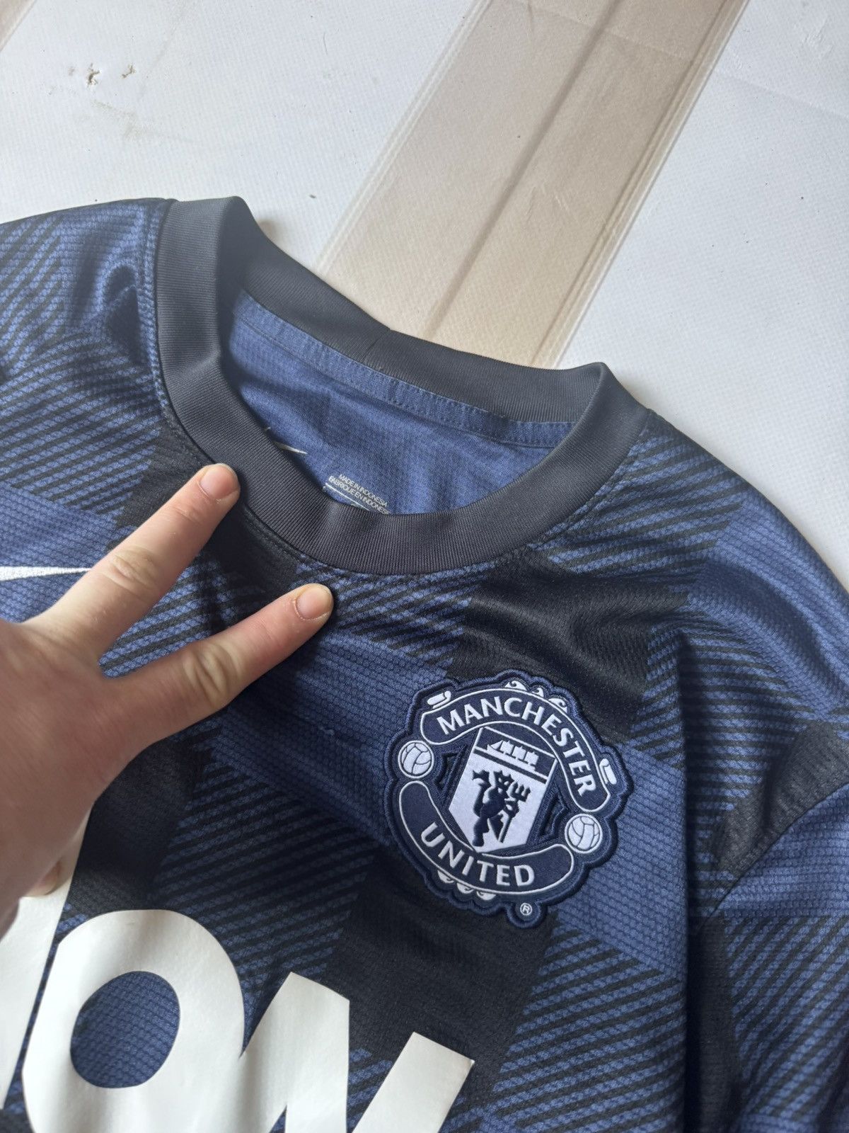 Nike Vintage Nike Manchester United 2012/13 Away Jersey - AON Size US M / EU 48-50 / 2 - 4 Thumbnail