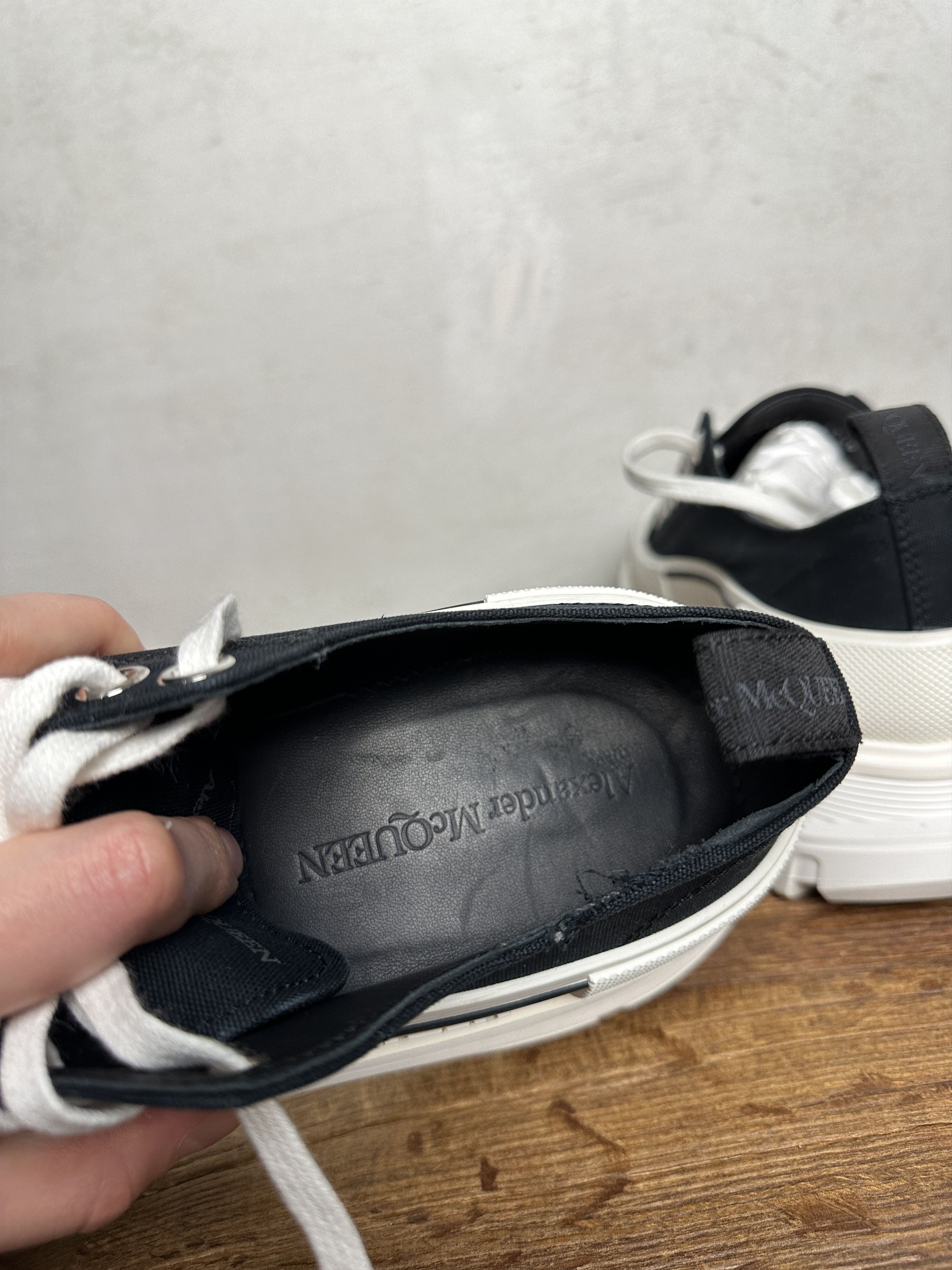 Alexander McQueen ALEXANDER MCQUEEN White Tread Slick Low Sneakers Size US 10 / EU 43 - 13 Thumbnail