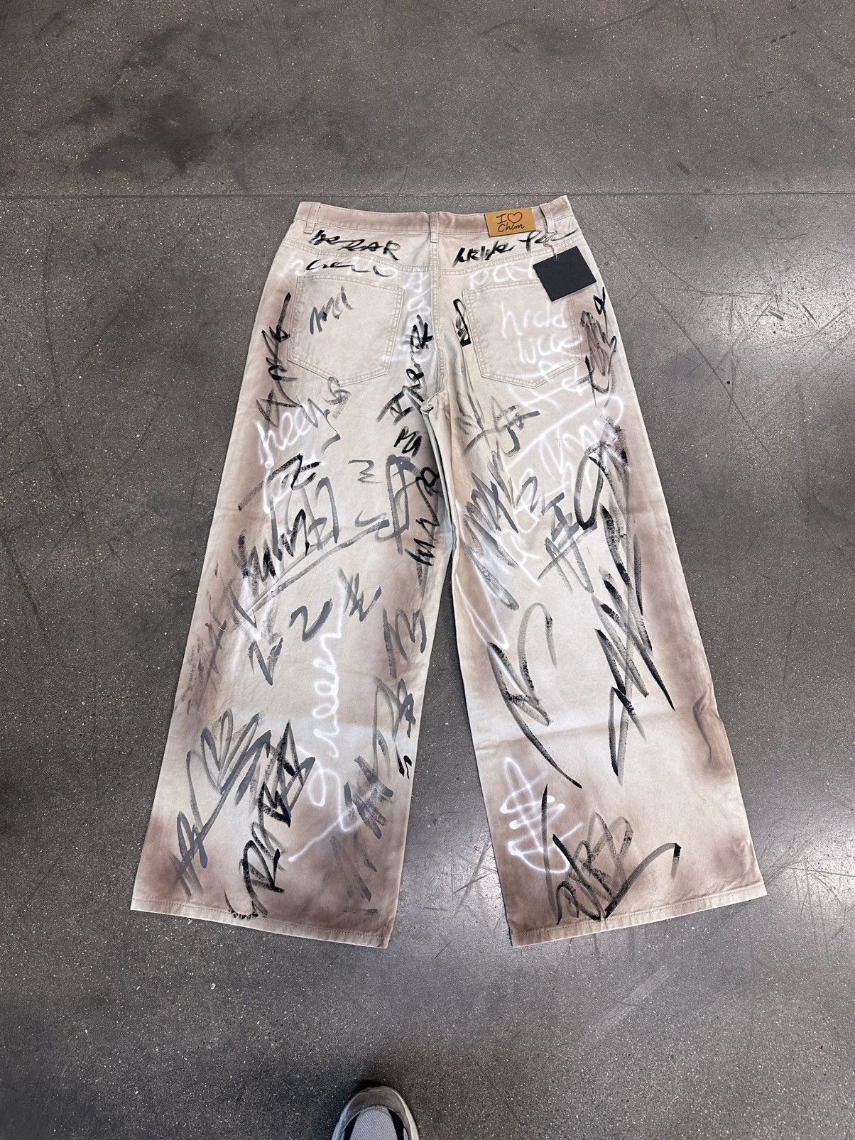 HMDD Happy memories dont die graffiti chino pants cream Size US 36 / EU 52 - 2 Thumbnail