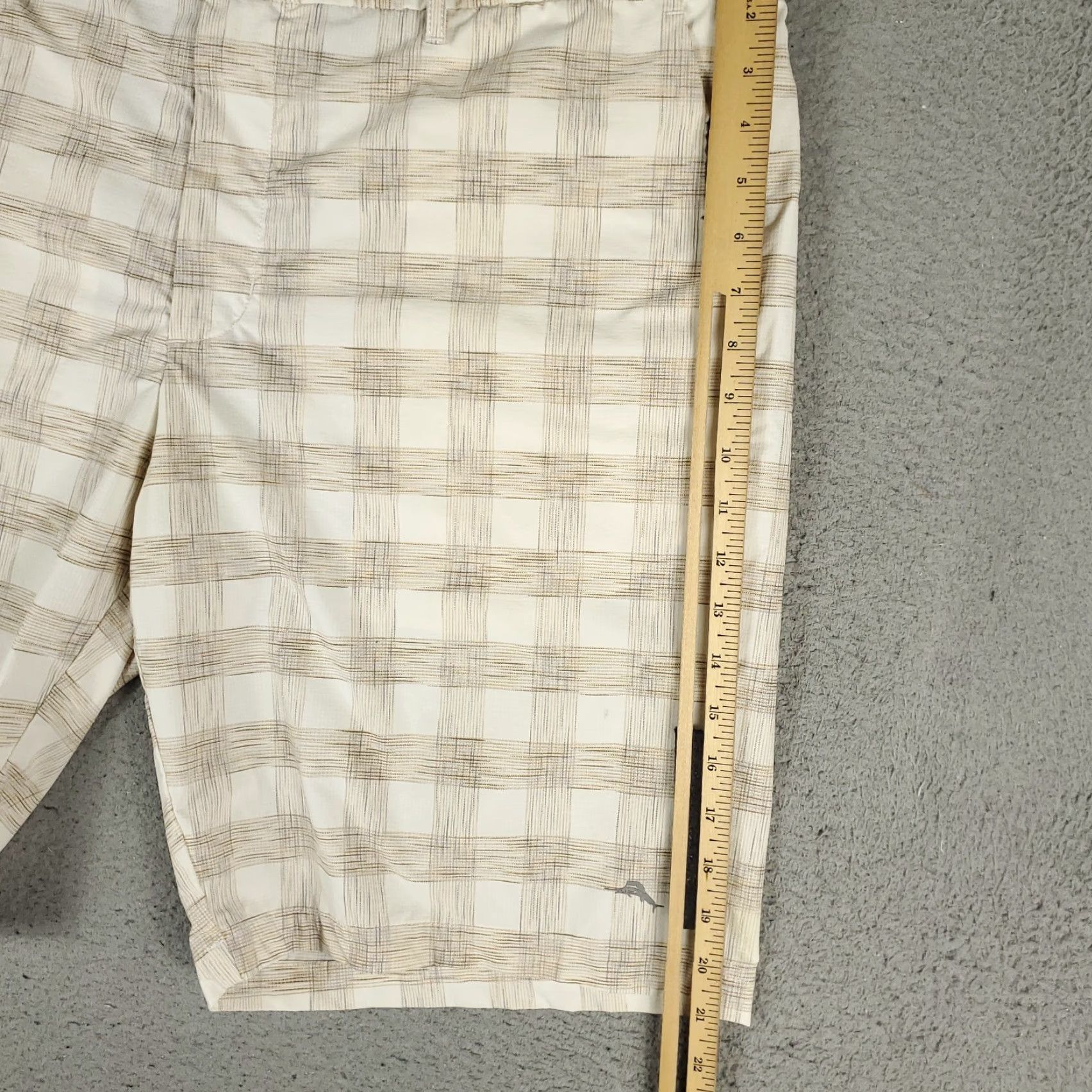 Tommy Bahama VINTAGE Tommy Bahama Shorts Mens Size 40 Beige Plaid Nylon Casual Flat Front Chino Mens Size US 40 / EU 56 - 6 Thumbnail