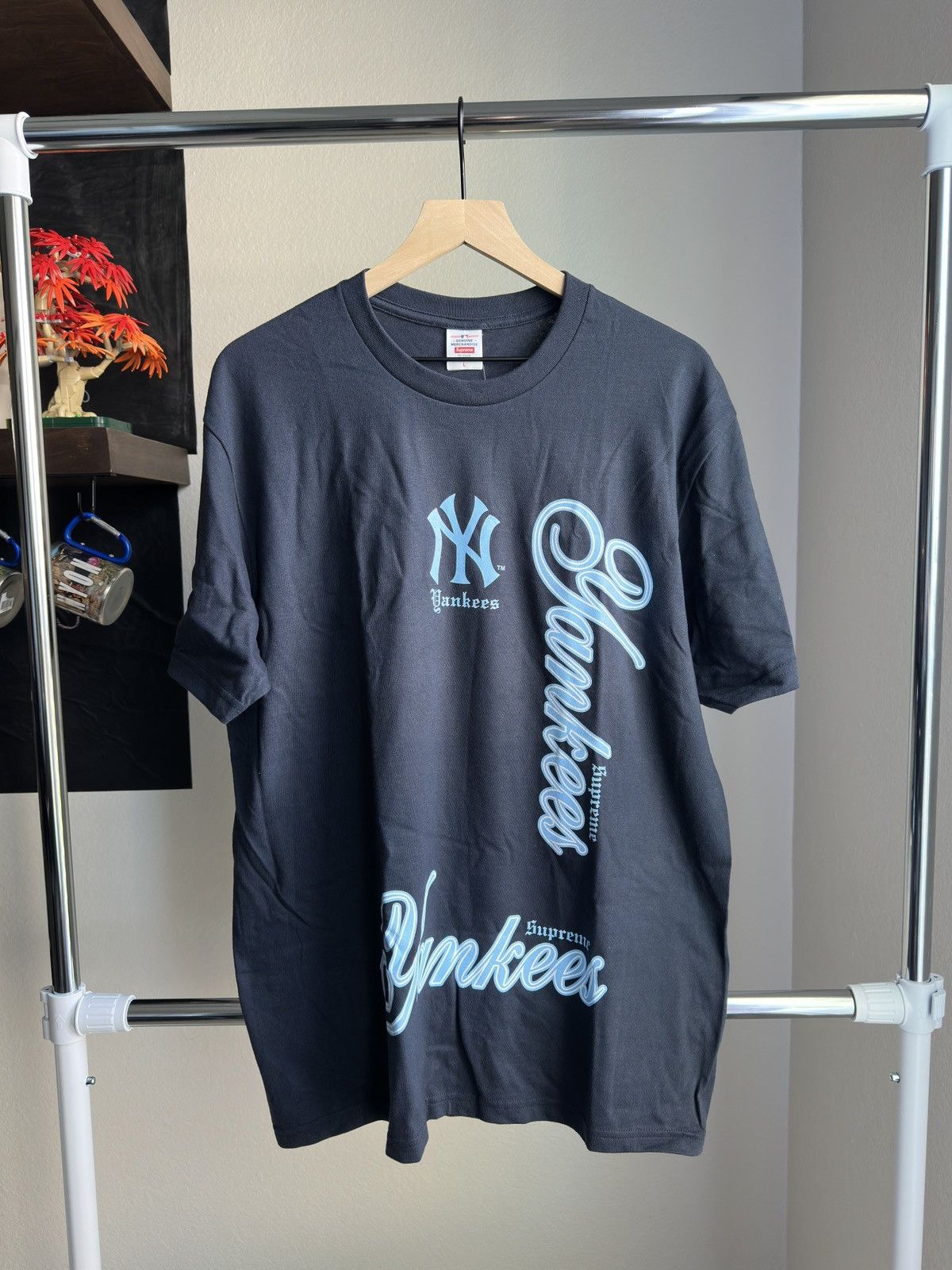 MLB × Supreme Supreme x MLB New York Yankees Tee Navy Blue Size US L / EU 52-54 / 3 - 1 Thumbnail