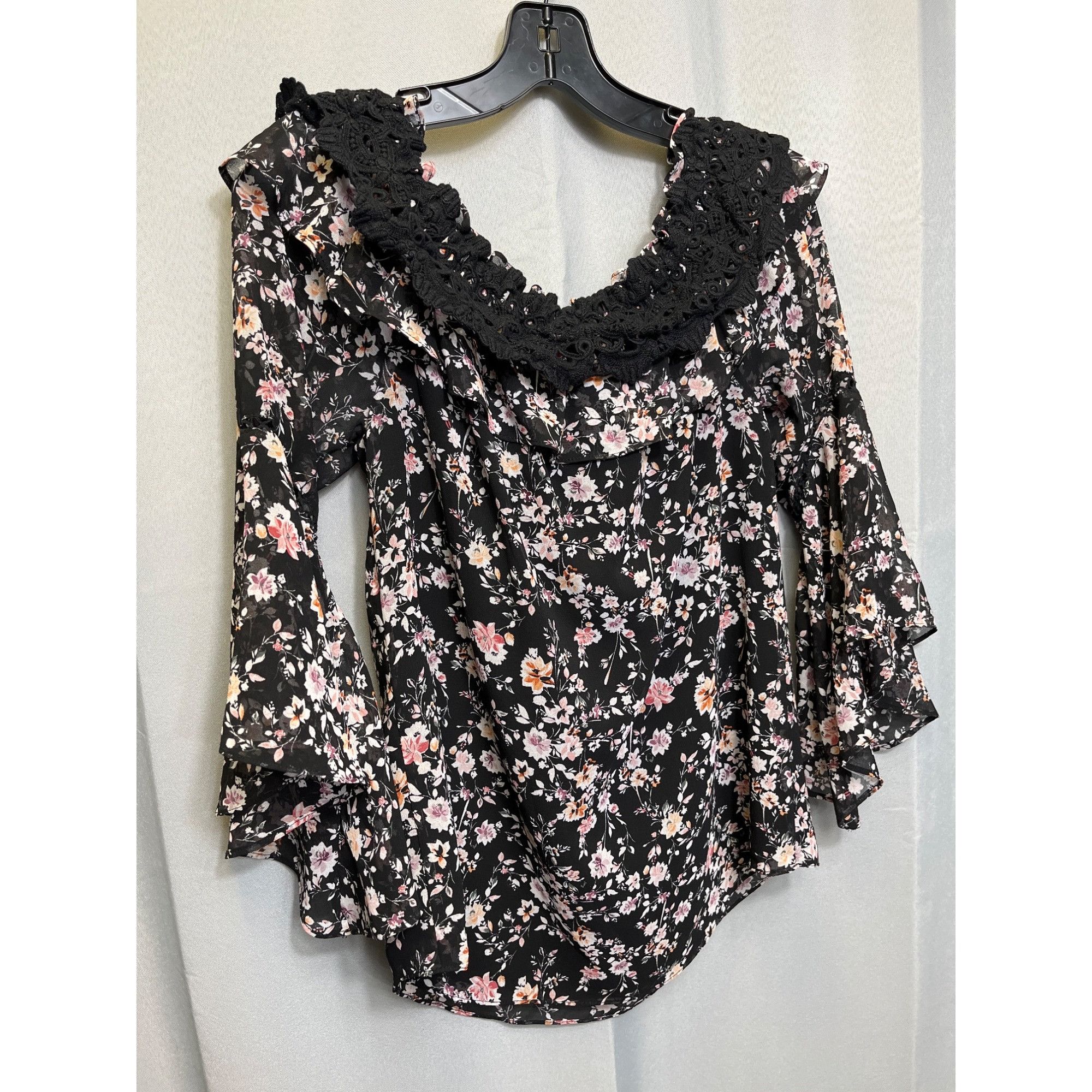 White House Black Market White House black market SKU 7686 Womens Off shoulder Floral Size S / US 4 / IT 40 - 2 Thumbnail