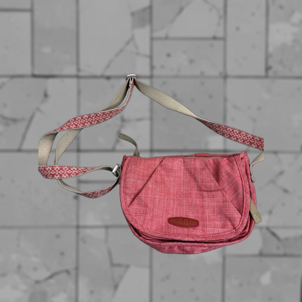 VINTAGE KEEN Brooklyn II Crossbody Bag Small Coral Canvas Women Y2K Outdoor Preppy