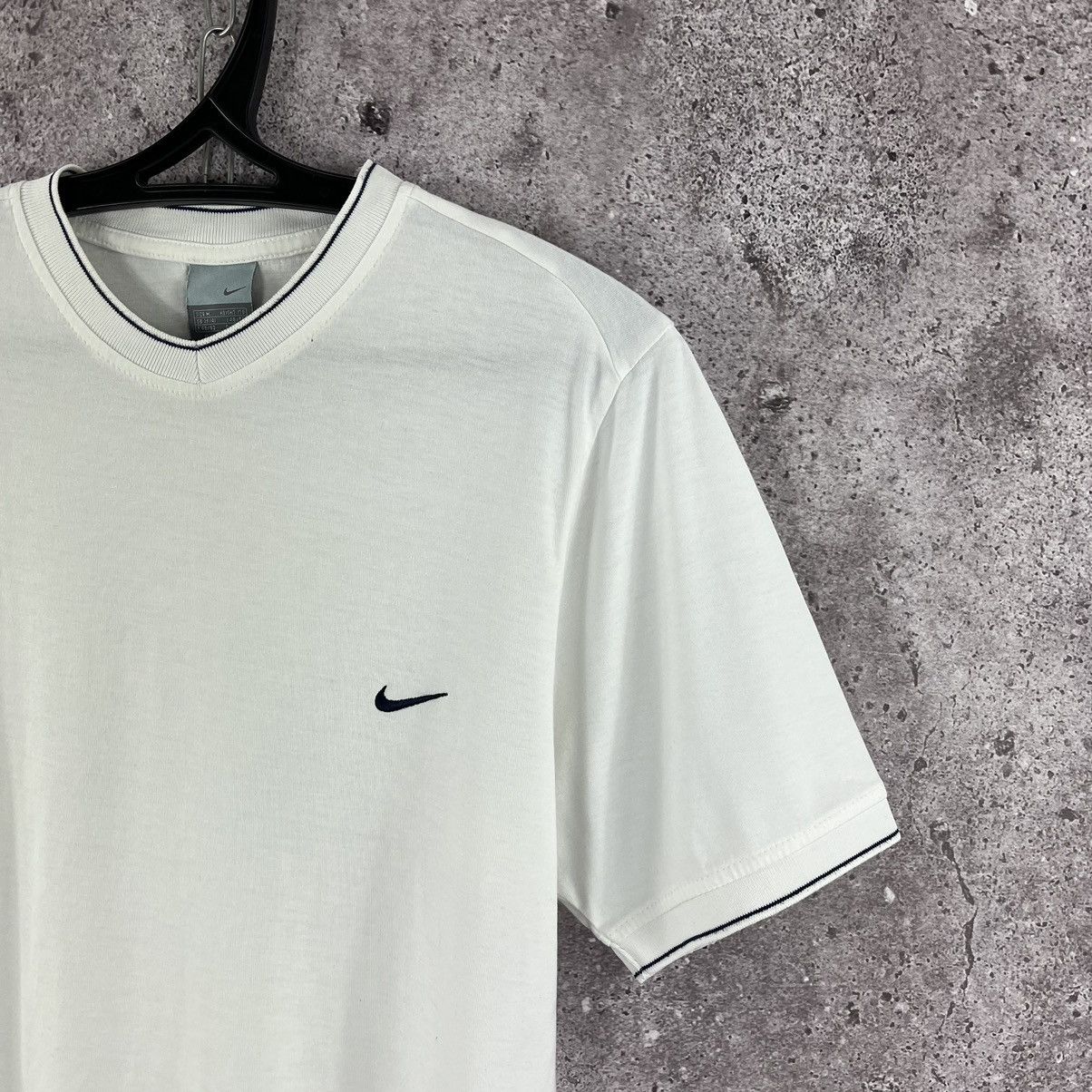 Nike × Vintage Vtg 2000’s Nike T-Shirt Small Embroidery Swoosh White Sz M Size US M / EU 48-50 / 2 - 3 Thumbnail