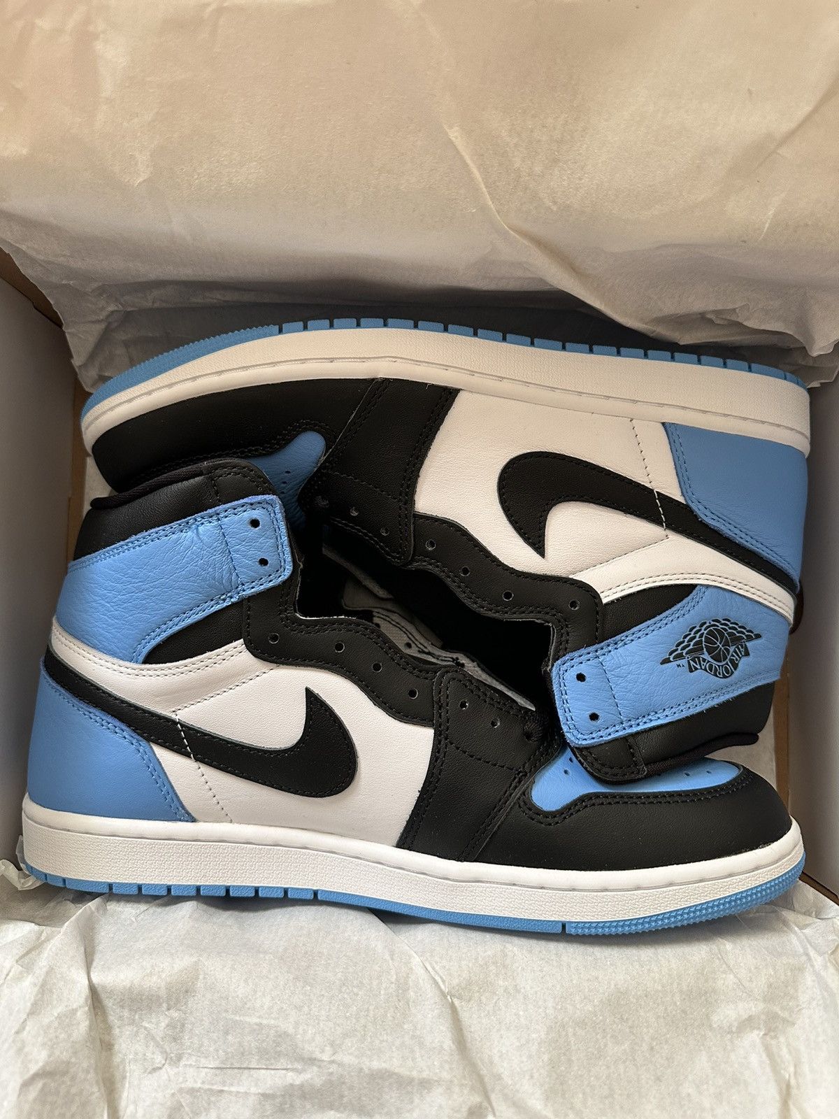 Jordan Brand Jordan 1 Retro High UNC Toe Size US 11 / EU 44 - 3 Thumbnail