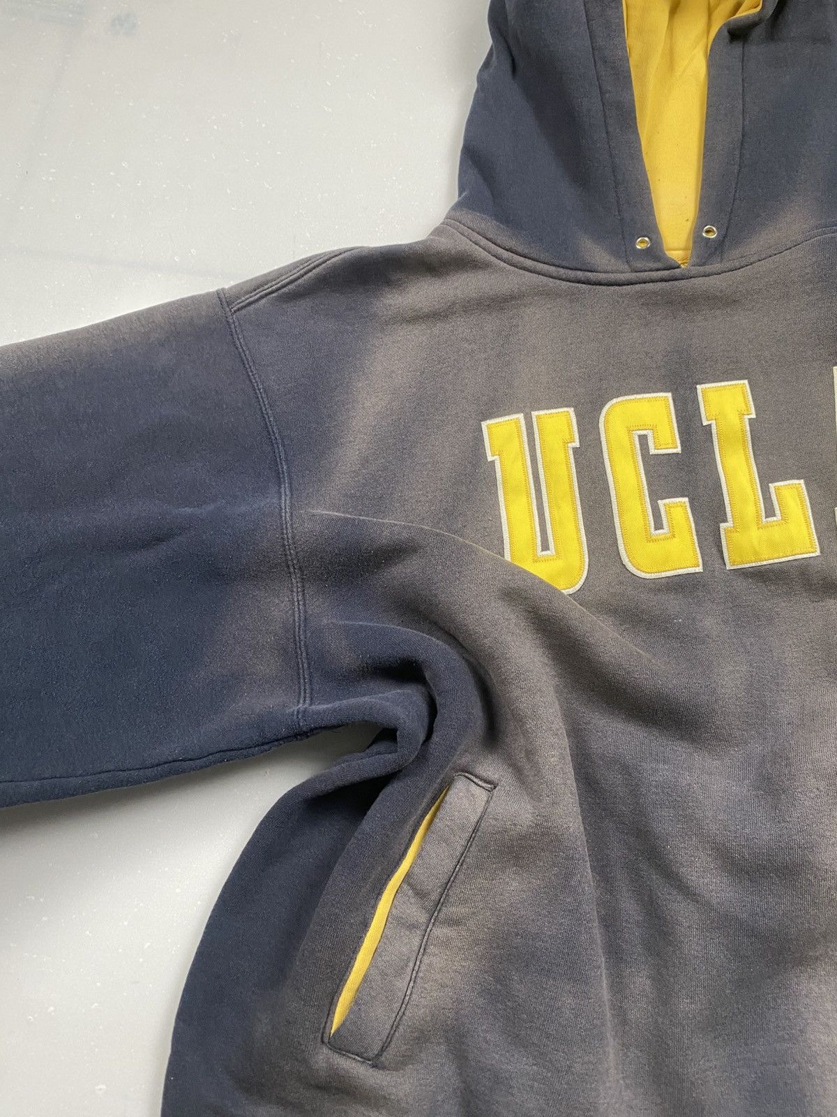 Other Vintage y2k UCLA Sunfaded Pullover Size US XXL / EU 58 / 5 - 5 Thumbnail
