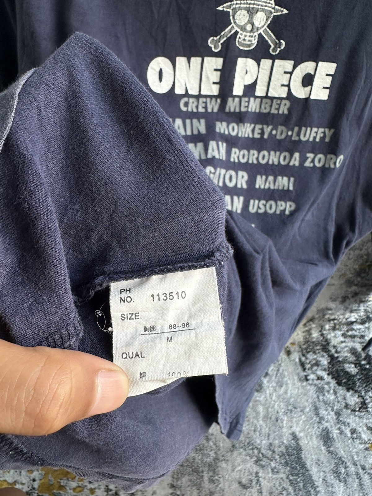 Anime RARE ARTICLE ONE PIECE CREW MEMBER LONG SLEEVE TSHIRT Size US M / EU 48-50 / 2 - 6 Thumbnail