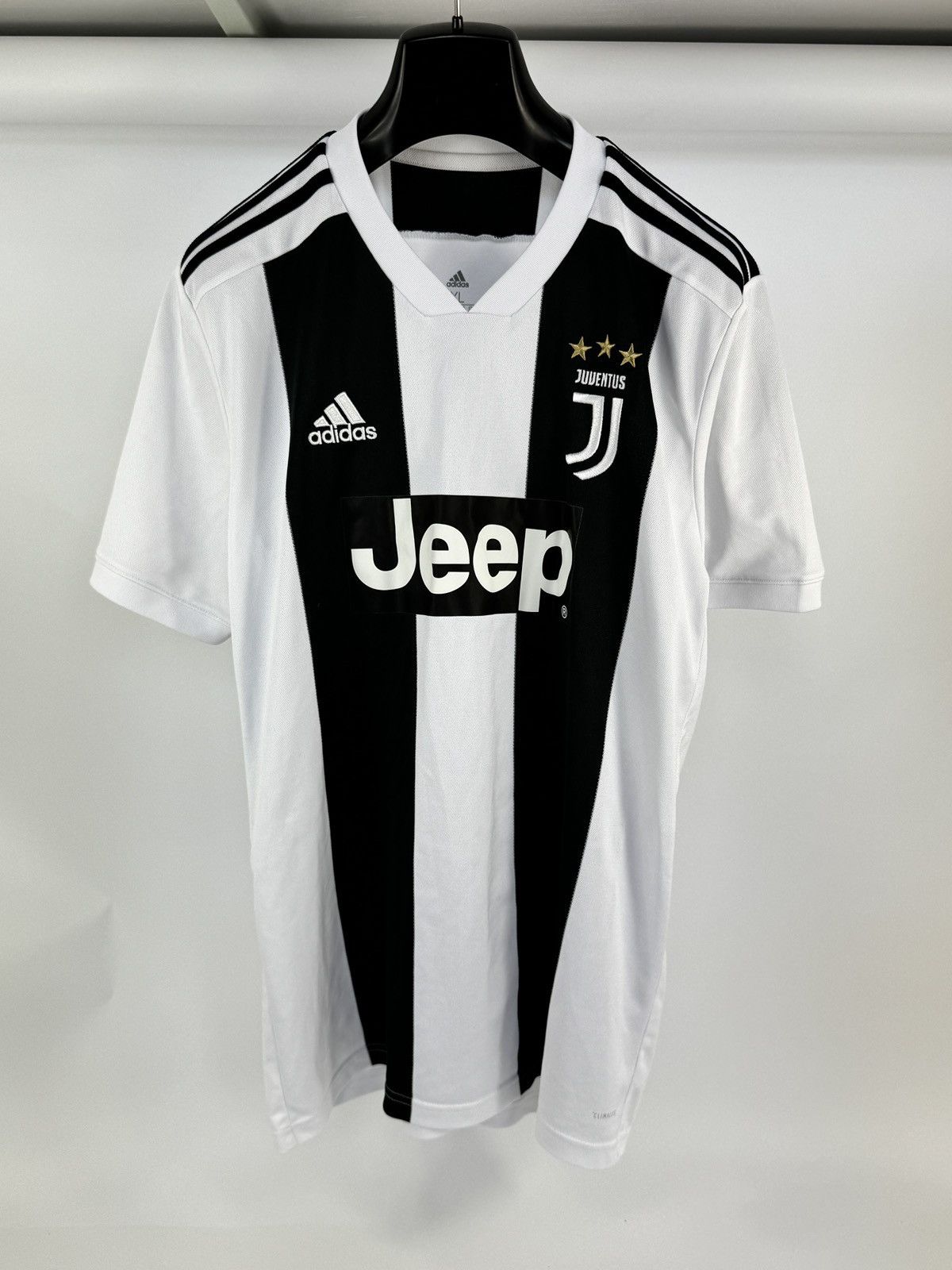 Adidas JUVENTUS FOOTBALL T-SHIRT Size US XL / EU 56 / 4 - 1 Thumbnail