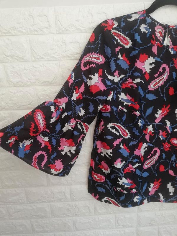 Essentiel Antwerp Essentiel Antwerp silk top size 8 Size S / US 4 / IT 40 - 4 Thumbnail