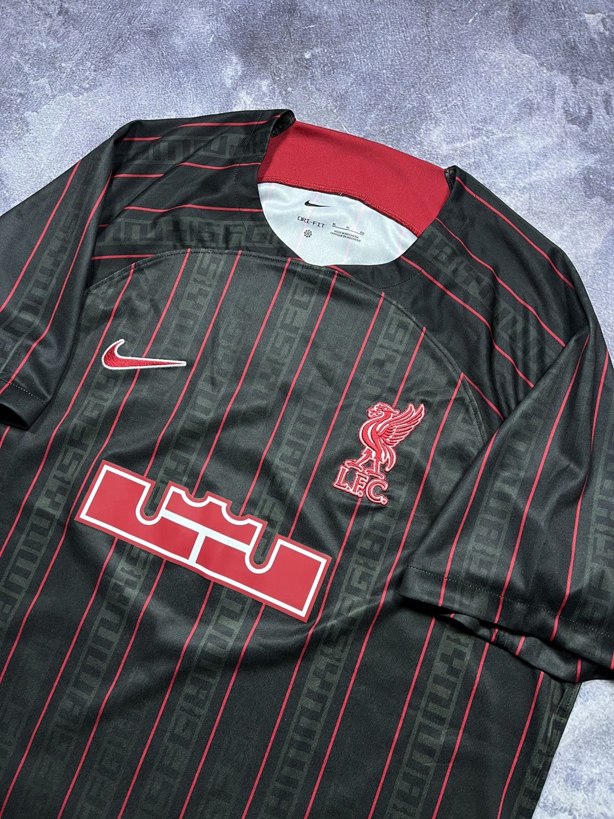Nike Nike Liverpool Lebron James Football Jersey Size US XL / EU 56 / 4 - 3 Thumbnail