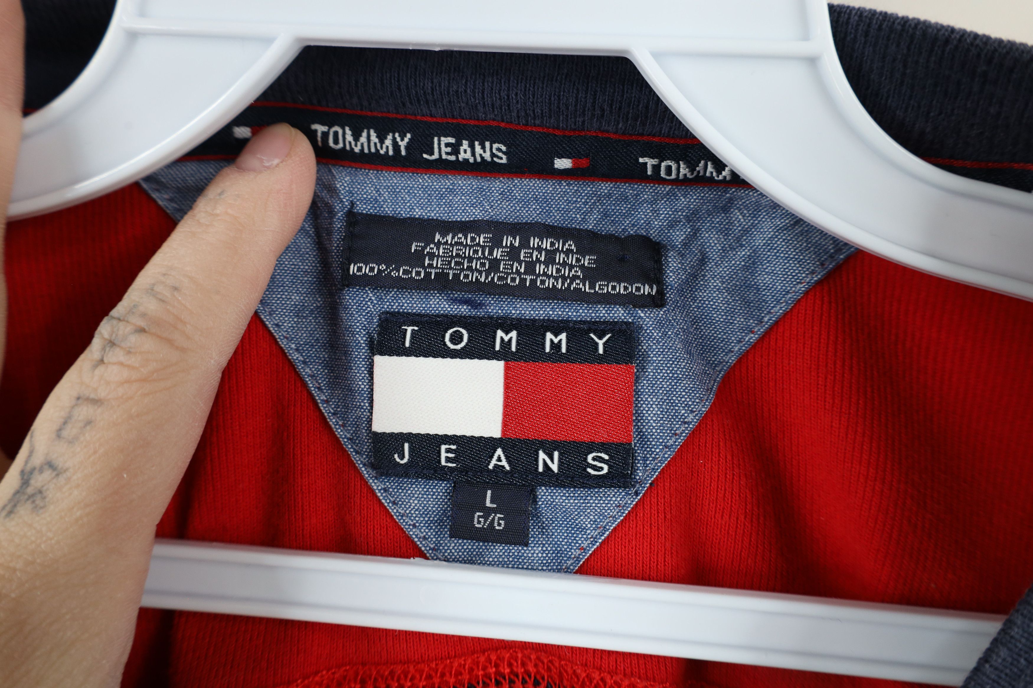 Tommy Hilfiger × Vintage Vintage 90s Tommy Hilfiger Spell Out Striped V-Neck T-Shirt Size US L / EU 52-54 / 3 - 7 Thumbnail