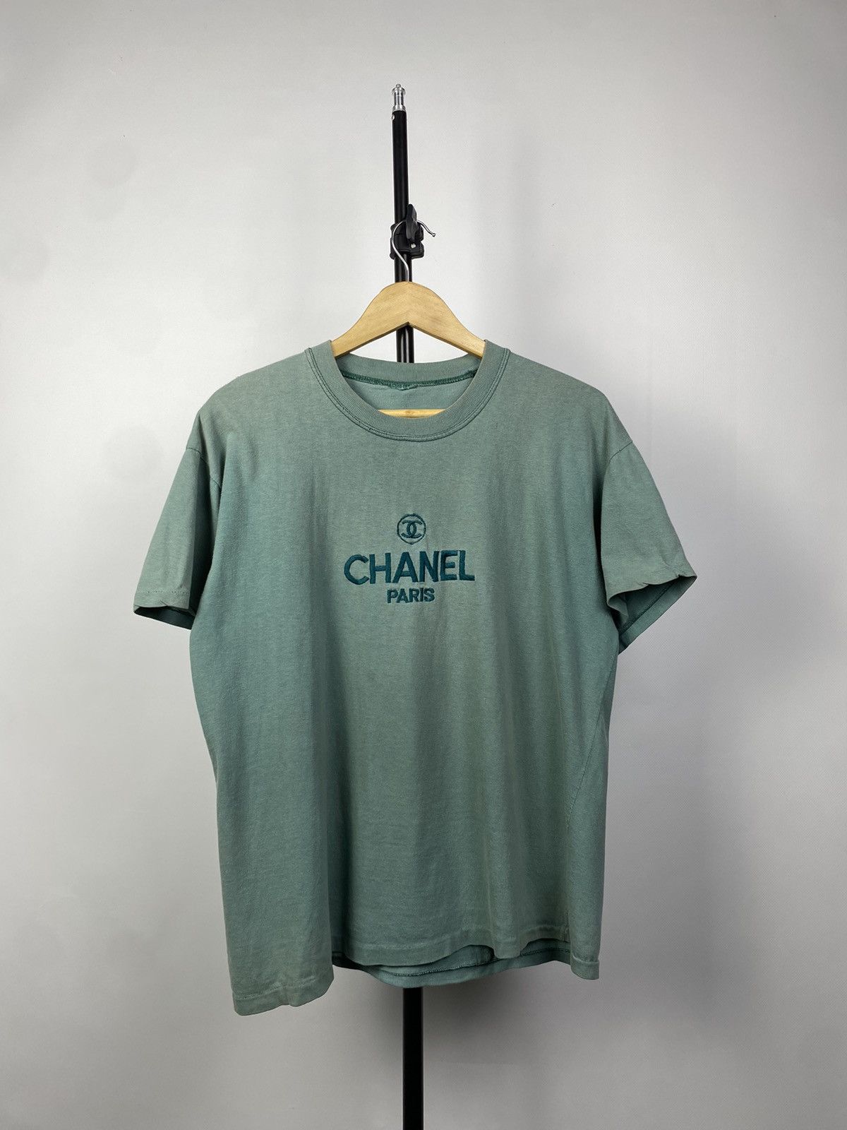 CHANEL tシャツ vintage Chanel Vintage White T Shirt Perforated logos | eBay