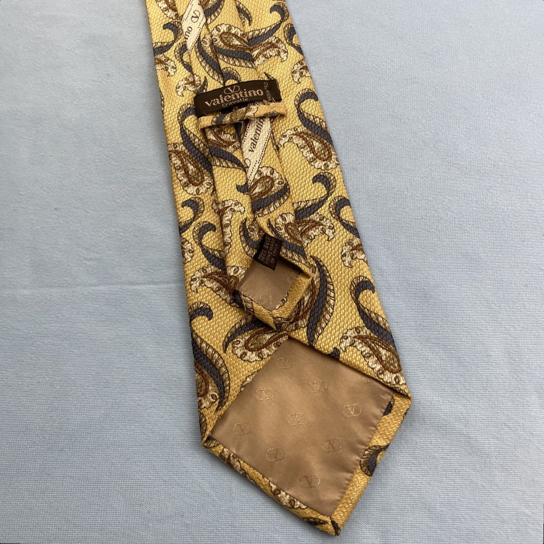 Valentino VINTAGE Valentino Tie 100% Silk Hand Made Italy Yellow Paisley 4x57 Classic Menswear Tie Size ONE SIZE - 6 Thumbnail