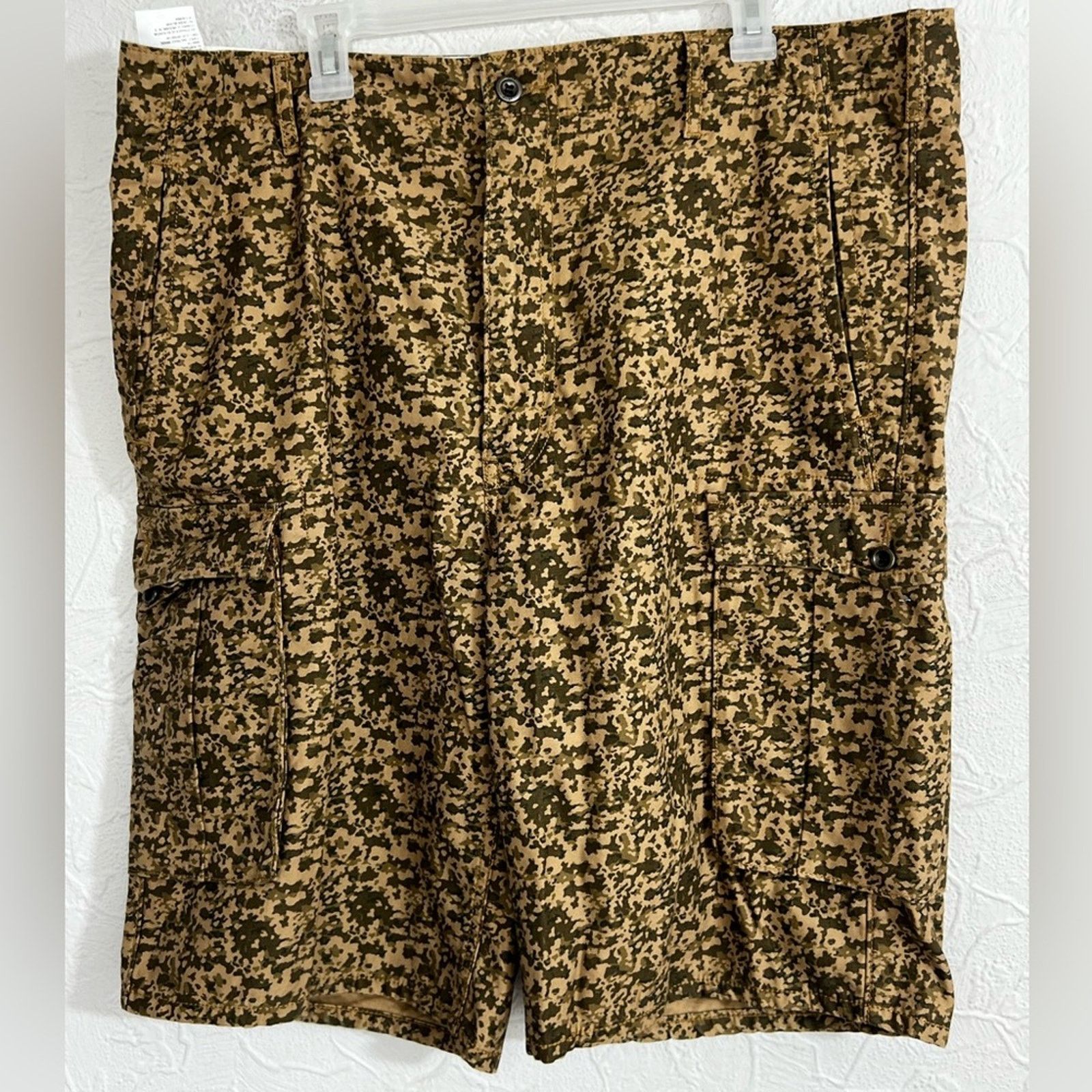 Levi's Levi's Camo Cargo Shorts Levi's Digital Brown Camo 40 X 12 Size US 40 / EU 56 - 1 Thumbnail