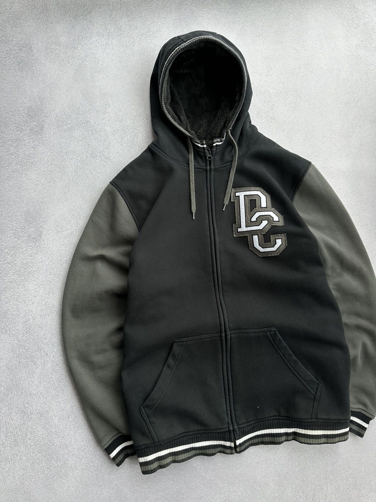 DC × Vintage Vintage DC Shoes Fur Heavy Zip Hoodie Size US L / EU 52-54 / 3 - 2 Thumbnail