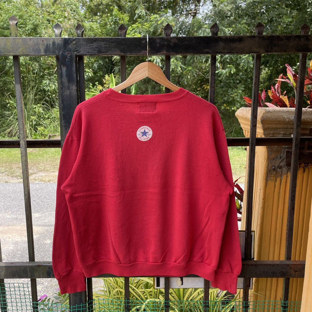 Converse 🔥Vintage 1993 Converse Big Logo Boxy Sweatshirts Size US M / EU 48-50 / 2 - 2 Thumbnail
