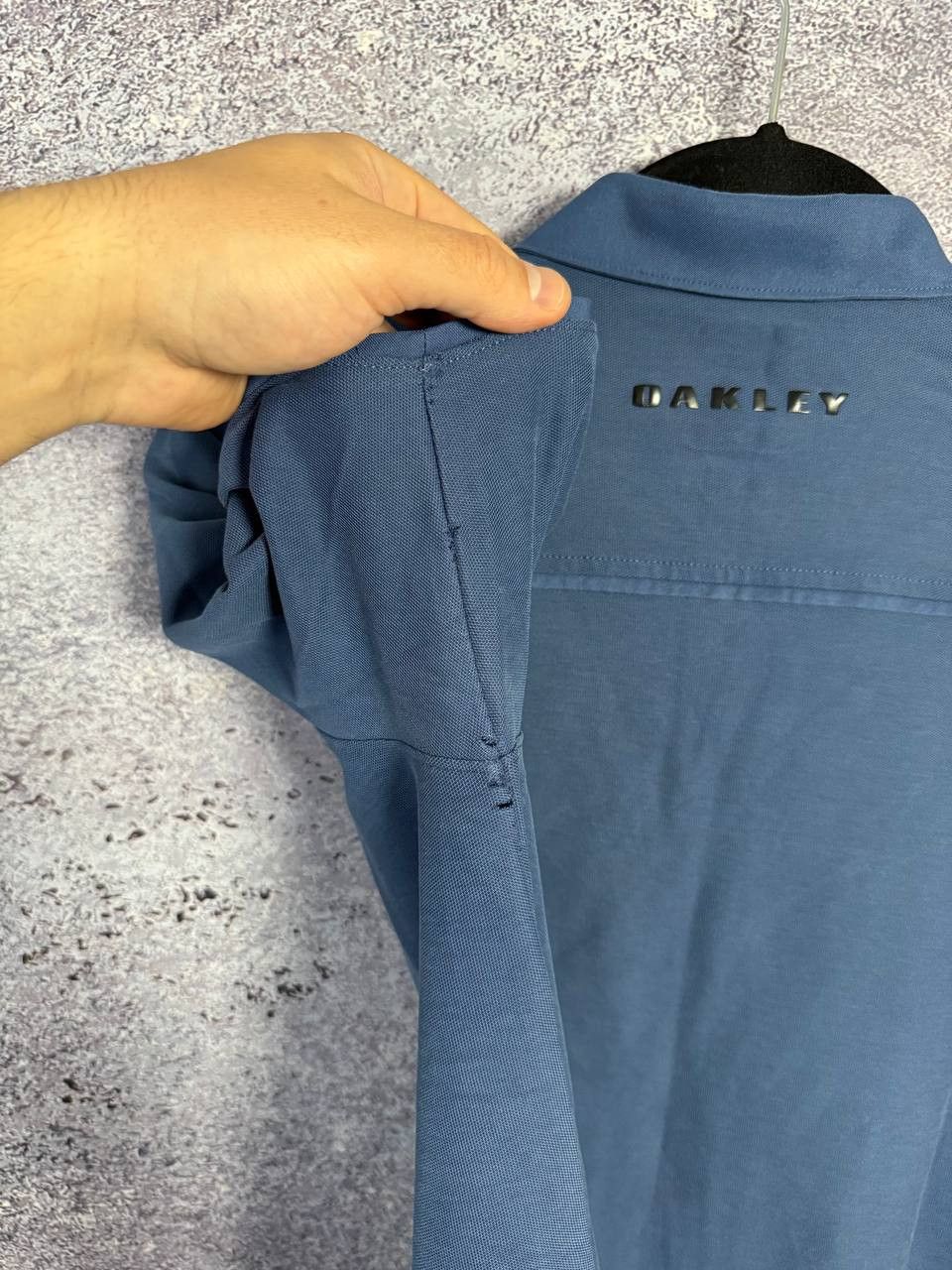 Oakley × Vintage Vintage Oakley Blue Center Logo Polos Streetwear Small Size US S / EU 44-46 / 1 - 17 Thumbnail