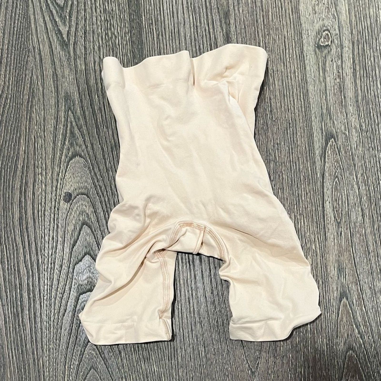 SKIMS NWOT Skims Shapewear Knee Shorts Sculpting Mid Thigh Open S Size ONE SIZE - 1 Thumbnail