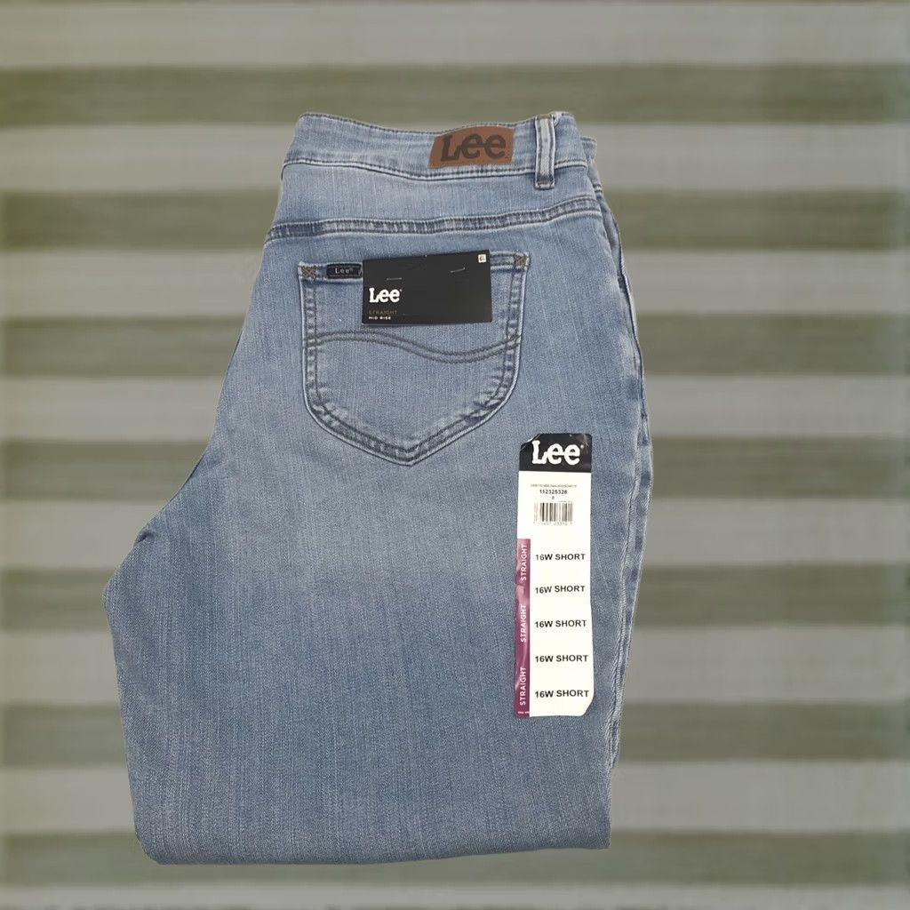 Lee Lee Jeans Womens 16 Straight Stretch Mid Rise Light Wash Blue Denim Jeans (36x28) Size 38" / US 16 / IT 52 - 1 Thumbnail