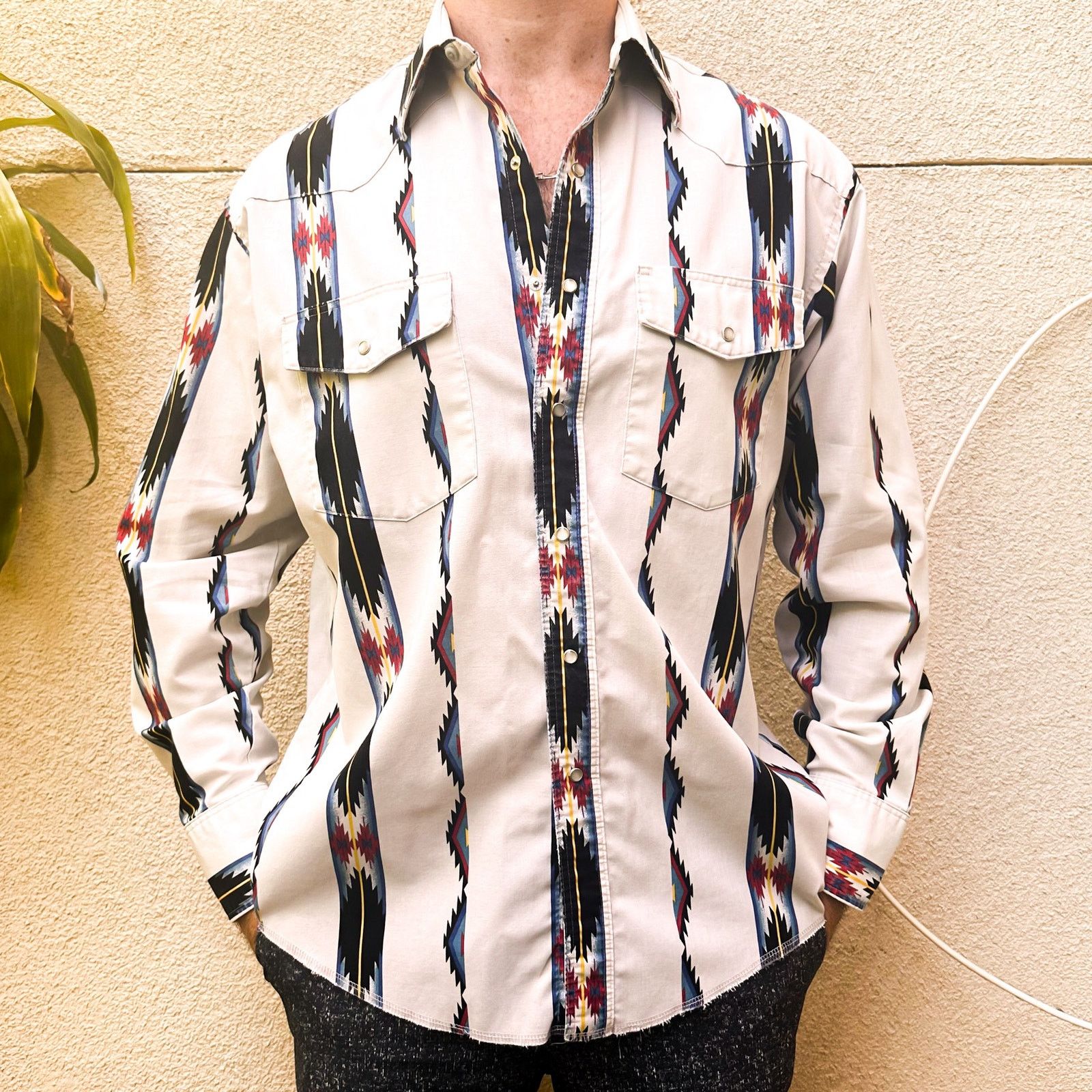 VINTAGE WRANGLER 90s White Southwestern Button Up Shirt