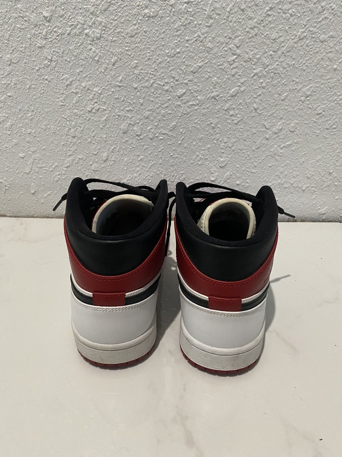 Jordan Brand × Nike Chicago Jordan 1 Mid 2022 Size US 8 / EU 41 - 4 Thumbnail