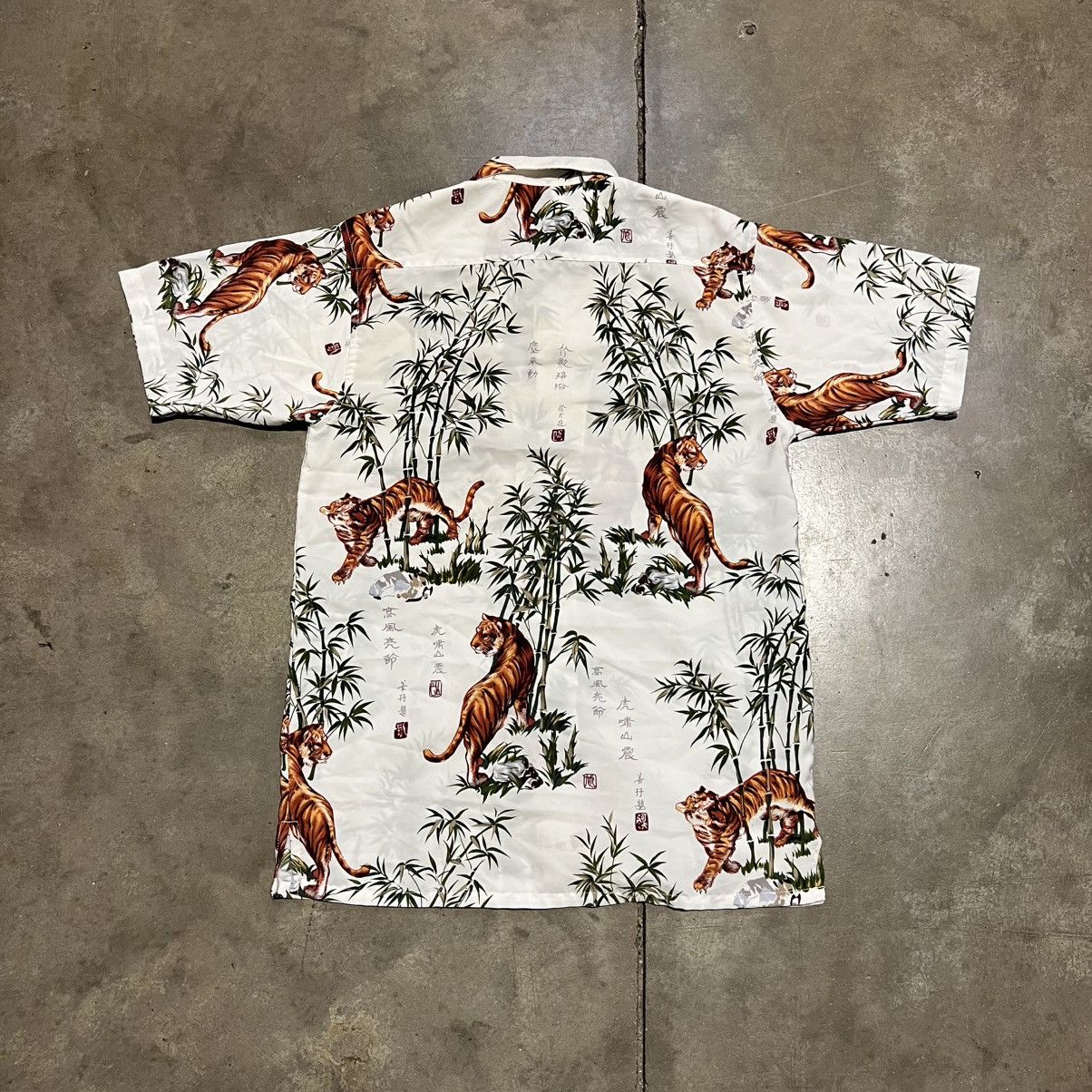 JNCO Vintage Box Office Island Tiger Button Up Shirt Japanese Y2K Size US S / EU 44-46 / 1 - 7 Thumbnail