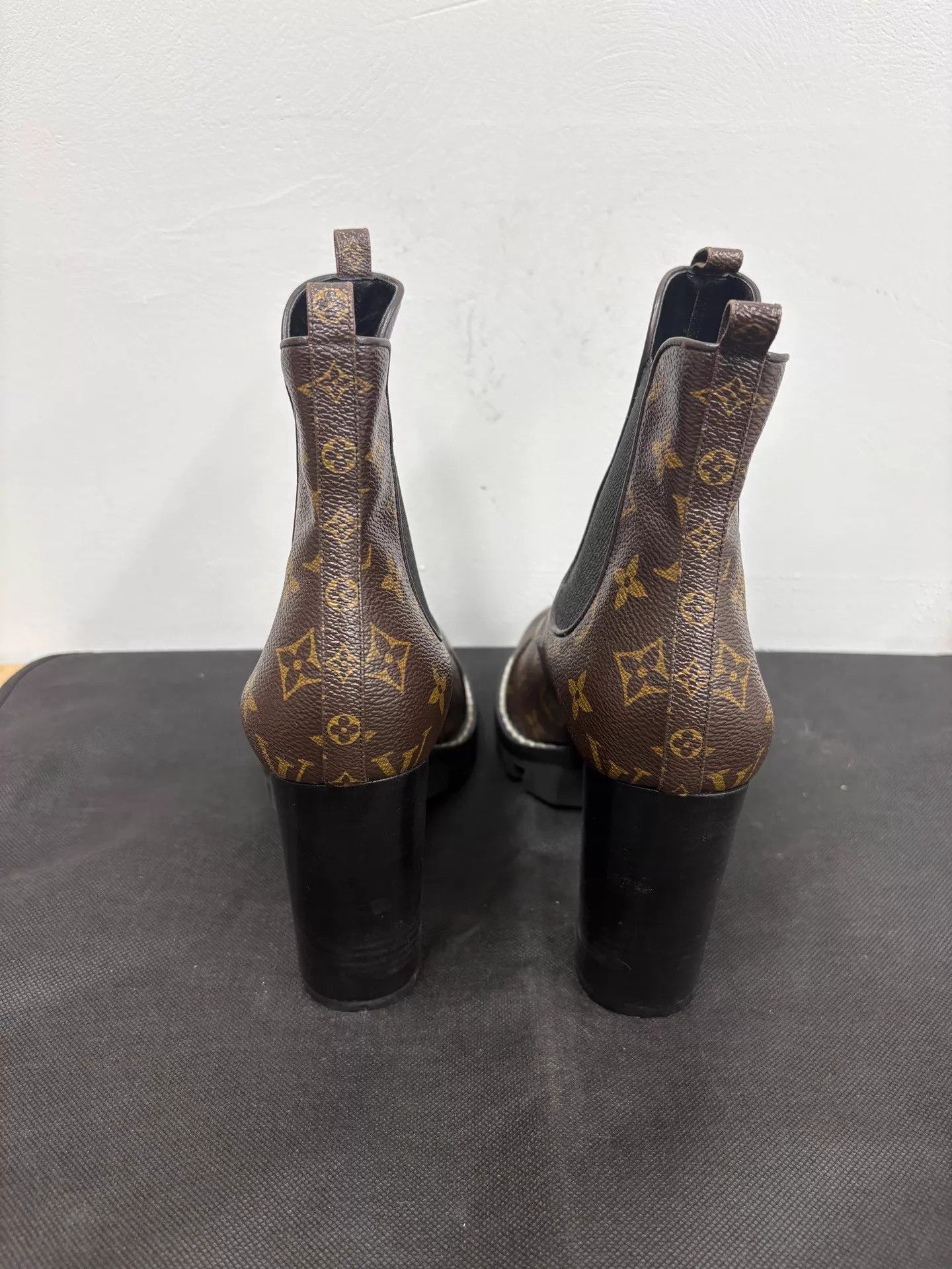 Louis Vuitton lv Classic Brown Monogram Heeled Ankle Boot 41 GD Size US 10 / IT 40 - 3 Thumbnail