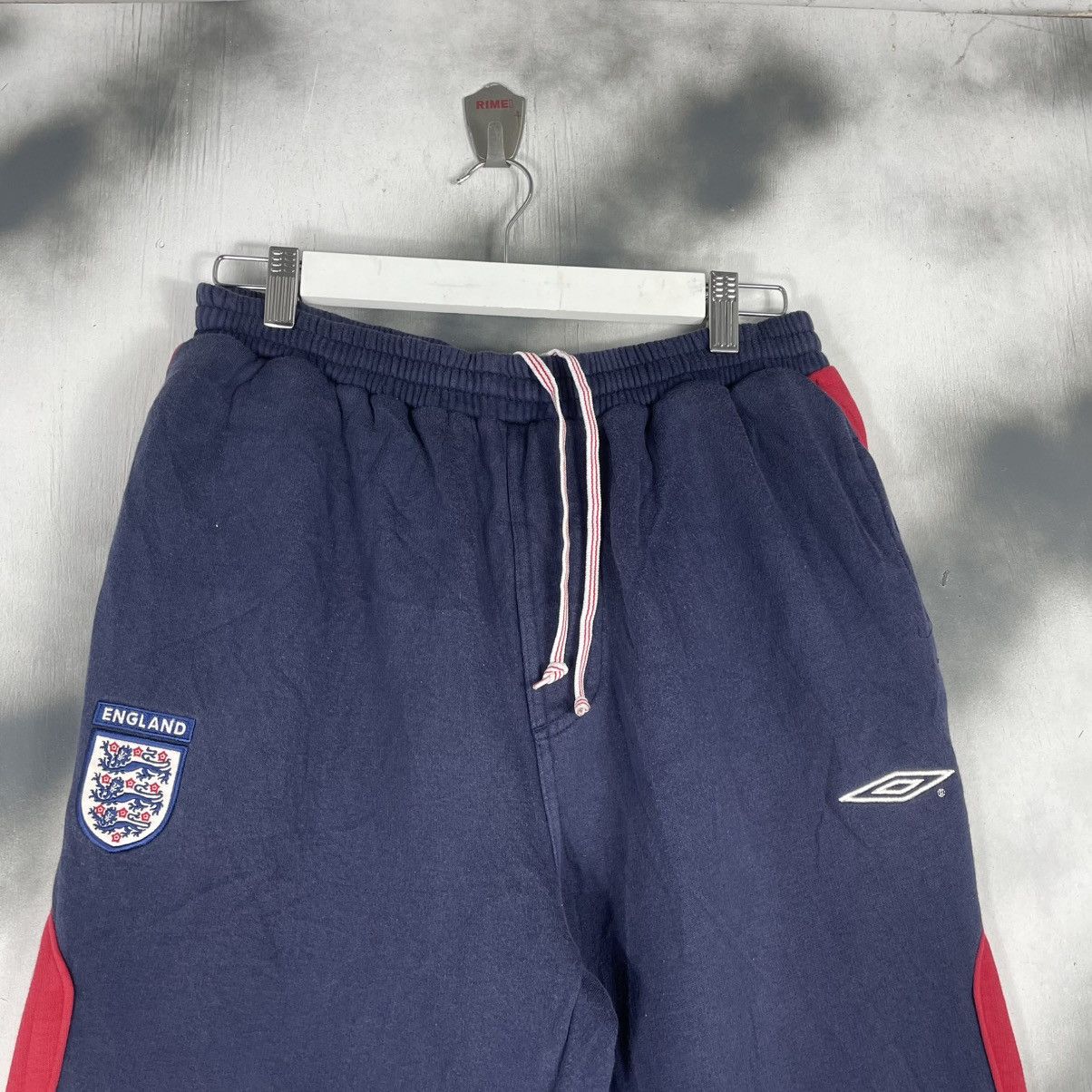 Umbro × Vintage VINTAGE UMBRO ENGLAND THREE LIONS SWEATPANTS Size US 30 / EU 46 - 2 Thumbnail
