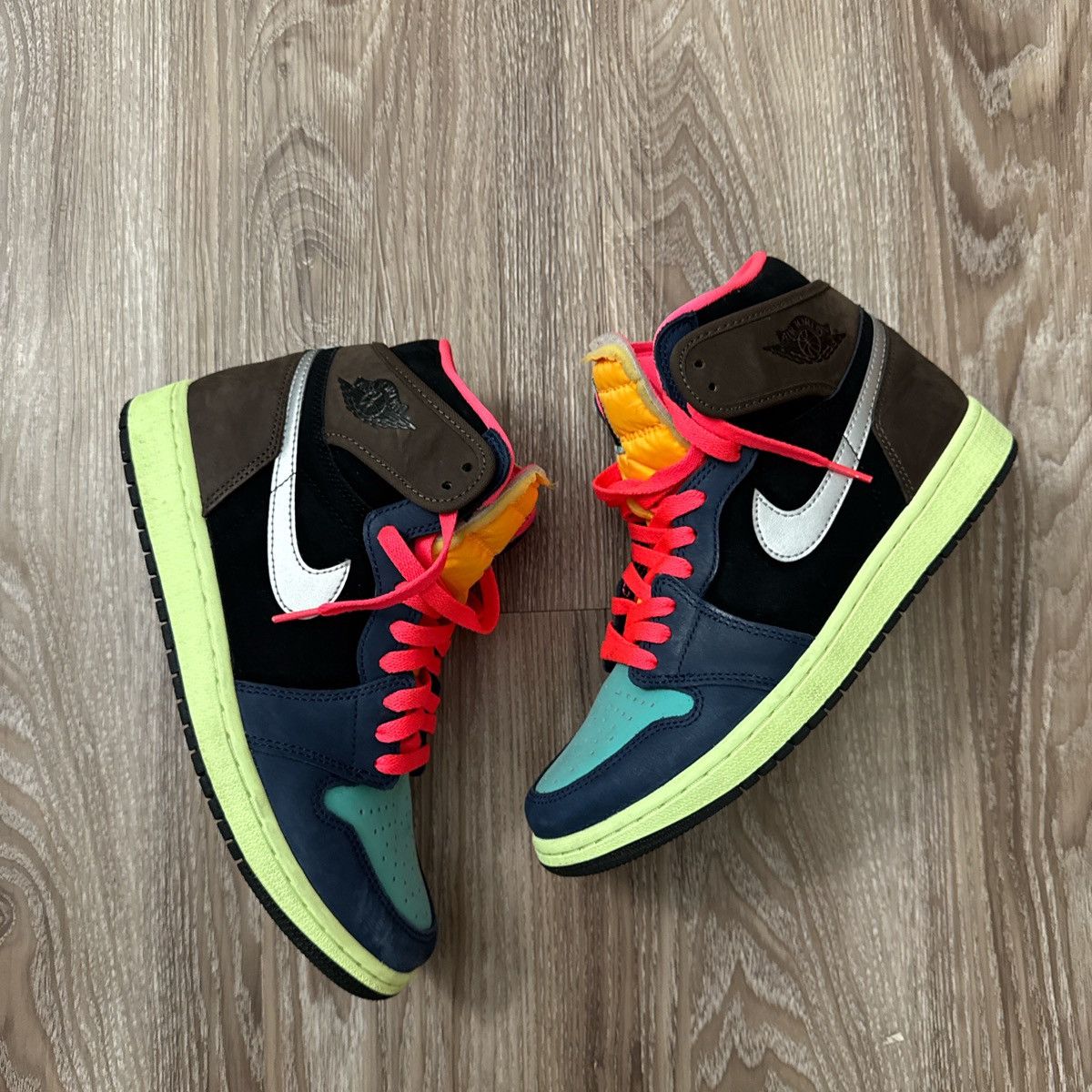Jordan Brand × Nike 2020 Air Jordan Retro 1 'Tokyo Biohack' Size US 8.5 / EU 41-42 - 1 Thumbnail