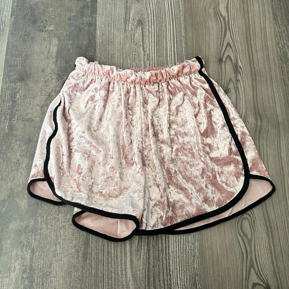 Other romwe velvet pink and black booty shorts Size 26" / US 2 / IT 38 - 1 Thumbnail