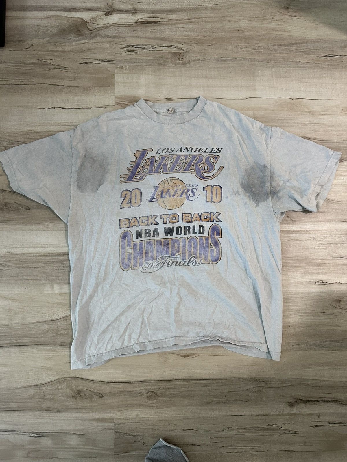 Vintage Vintage Lakers 2010 Championship T-shirt Size US XL / EU 56 / 4 - 1 Thumbnail