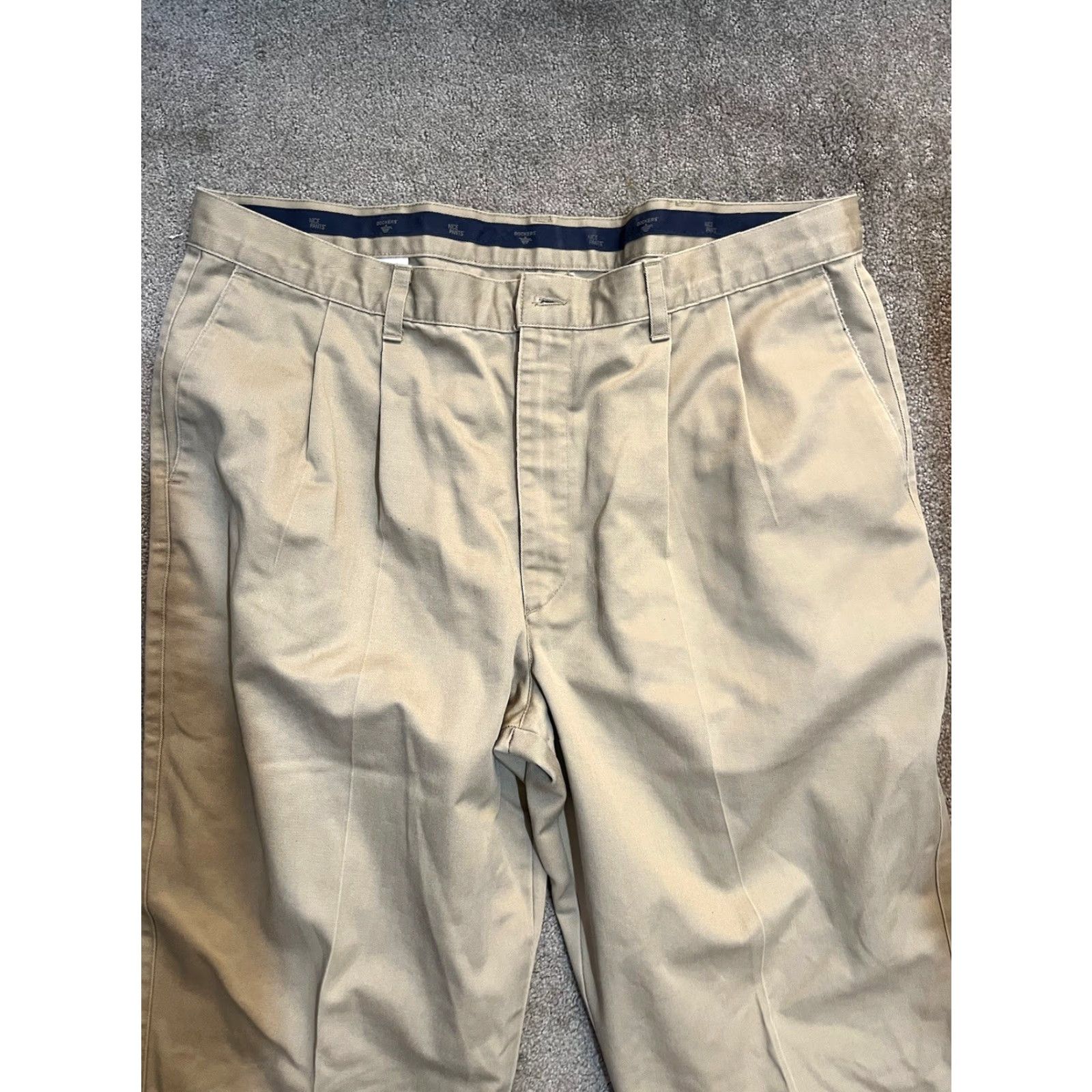 Dockers DOCKERS Classic Fit Pleated Dress Pants 40x29 Khaki Beige Vintage Distressed (Men) Pants Chinos 40 Regular Inseam 29 Navy? Size US 40 / EU 56 - 4 Thumbnail