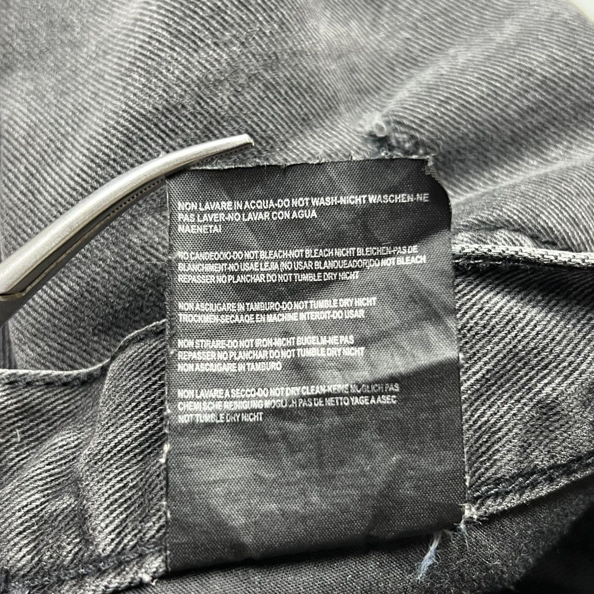 Balenciaga × Designer Balenciaga - Rubber Logo Destroyed Mini - Short Size 28" / US 6 / IT 42 - 13 Thumbnail
