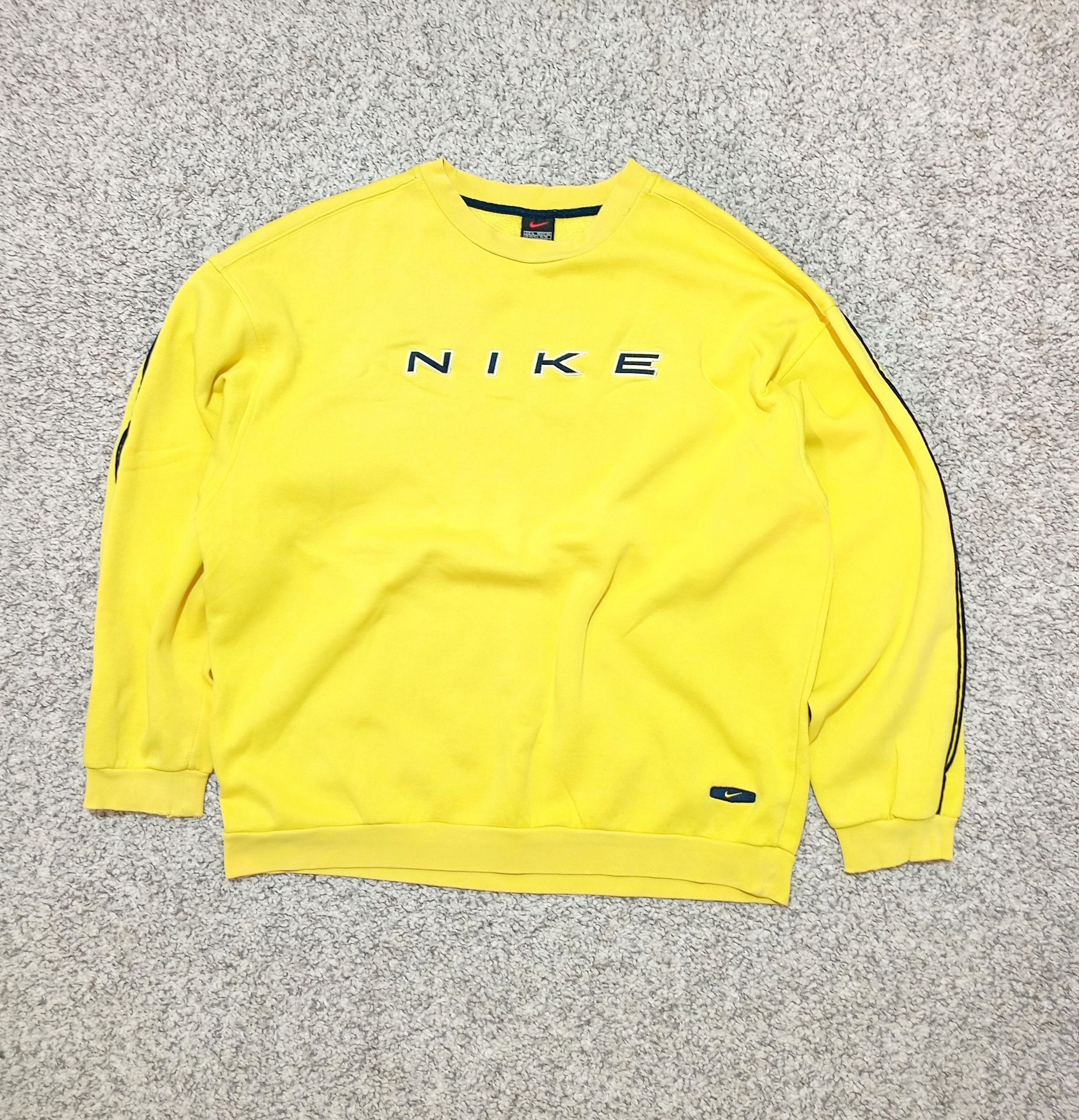 Nike Vintage Nike 90s Center Swoosh Crewneck Sweatshirt USA Size US L / EU 52-54 / 3 - 1 Thumbnail
