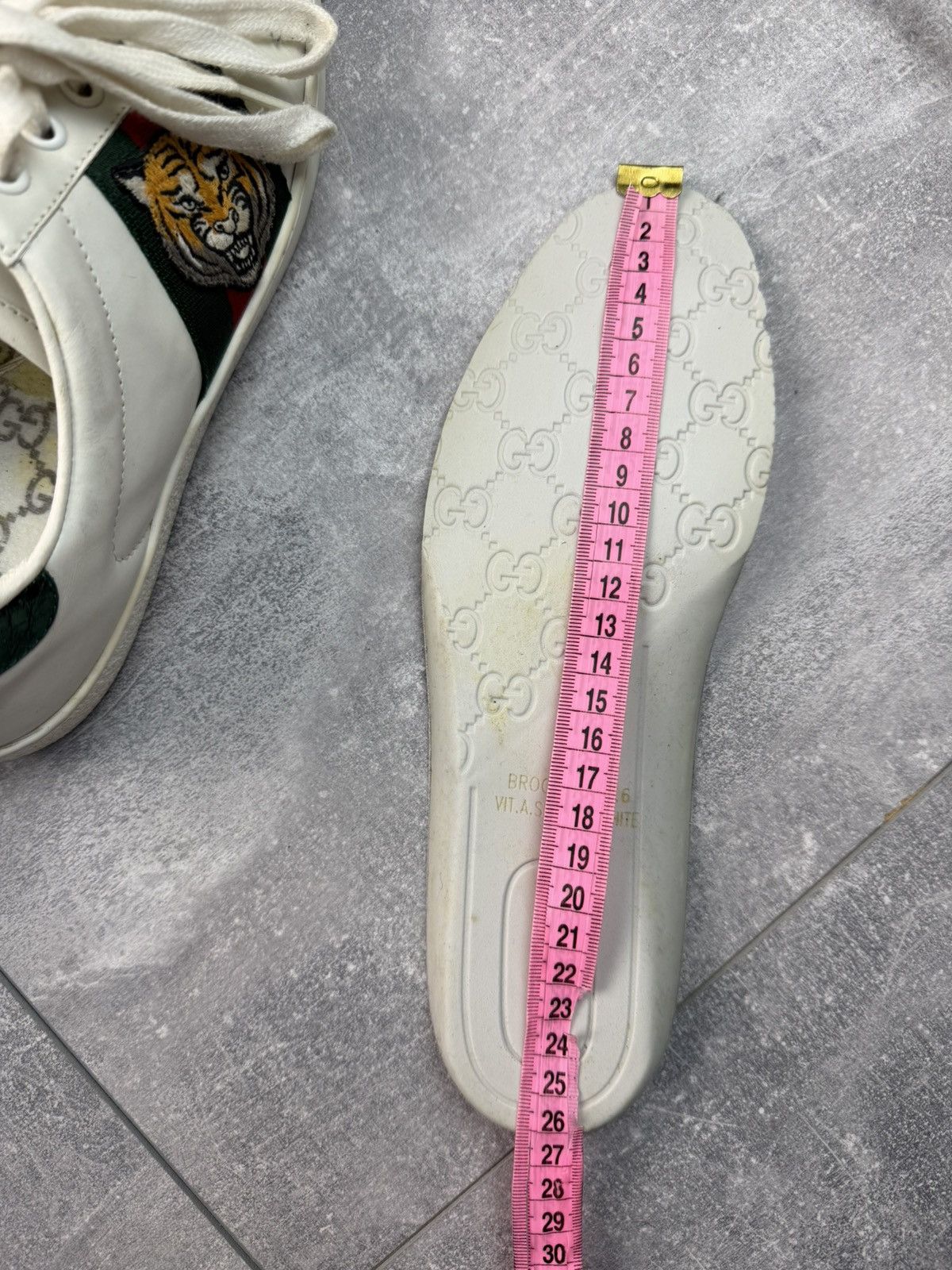 Gucci Gucci Ace Tiger Leather Sneakers White Size US 7 / EU 40 - 11 Thumbnail