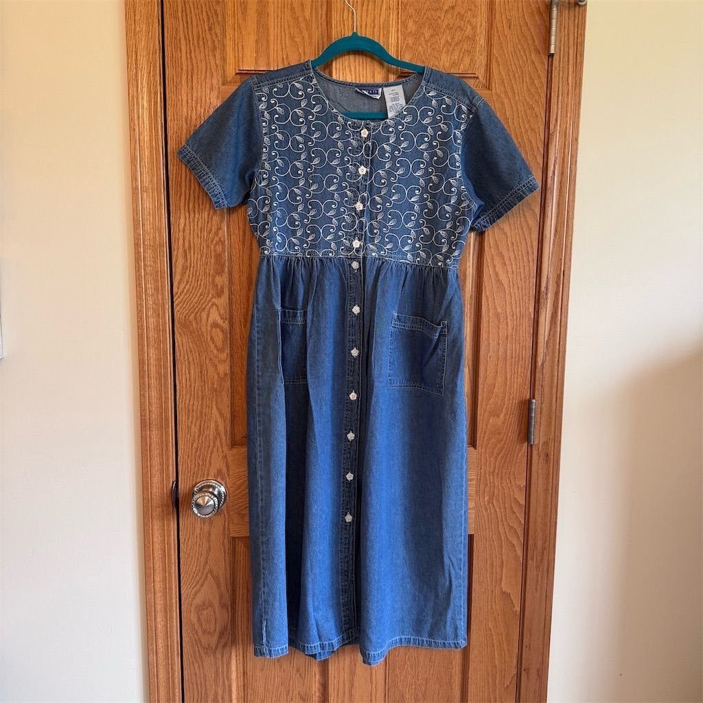 Other Erika & Co Petite Denim Midi Dress Blue Embroidered Short S Size M / US 6-8 / IT 42-44 - 1 Thumbnail