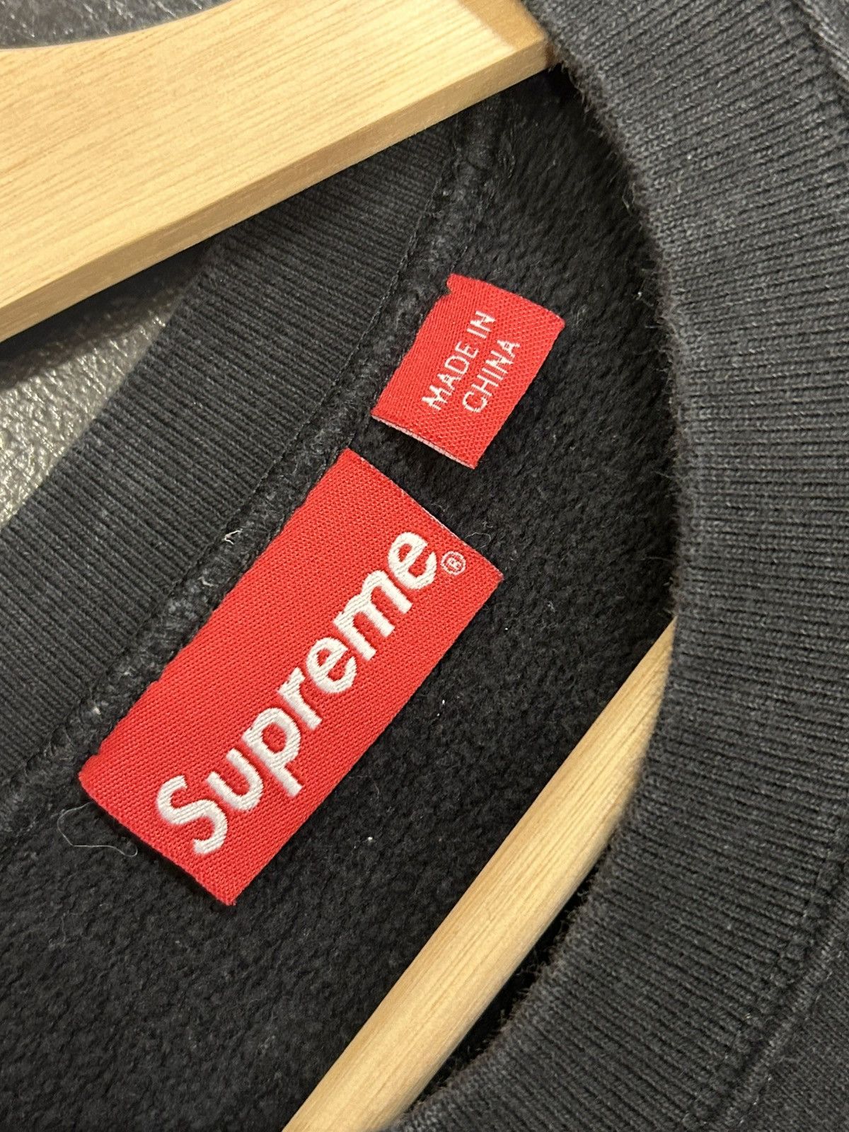 Supreme Supreme Crest Crewneck - Black Size US L / EU 52-54 / 3 - 3 Thumbnail